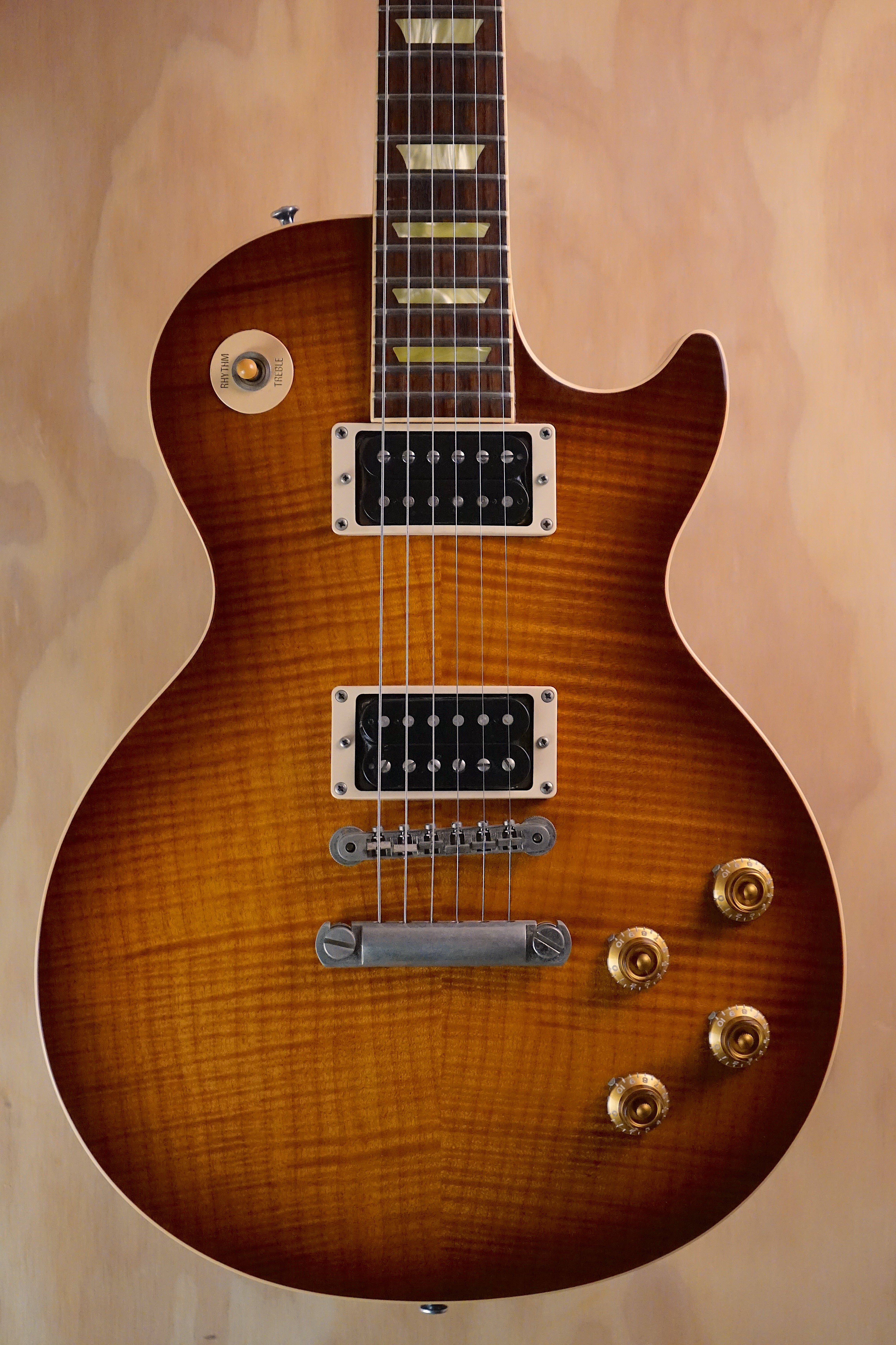 2001 Gibson Les Paul Classic Premium Plus Honey Burst, (Used, Comm)