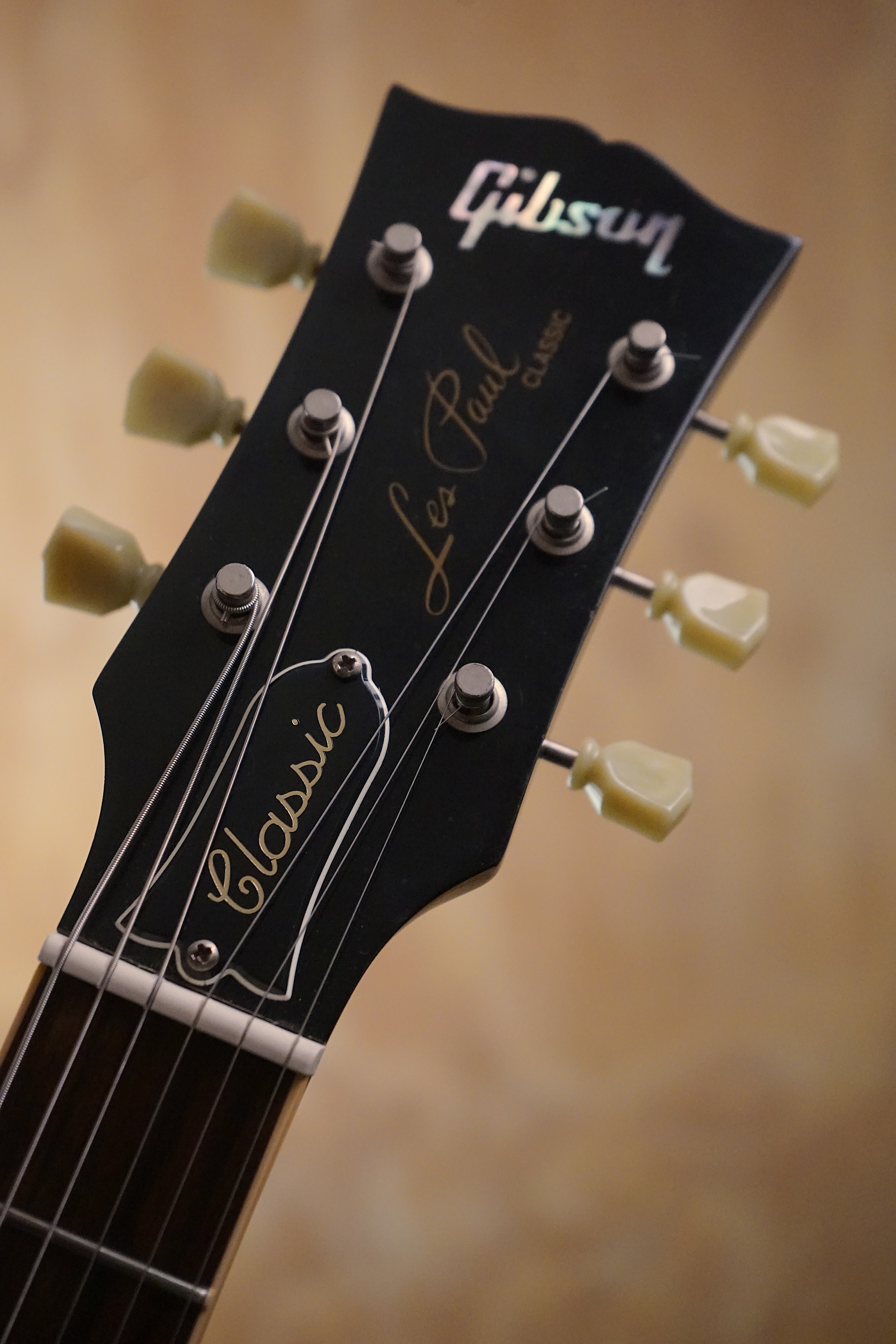 2001 Gibson Les Paul Classic Premium Plus Honey Burst, (Used, Comm)