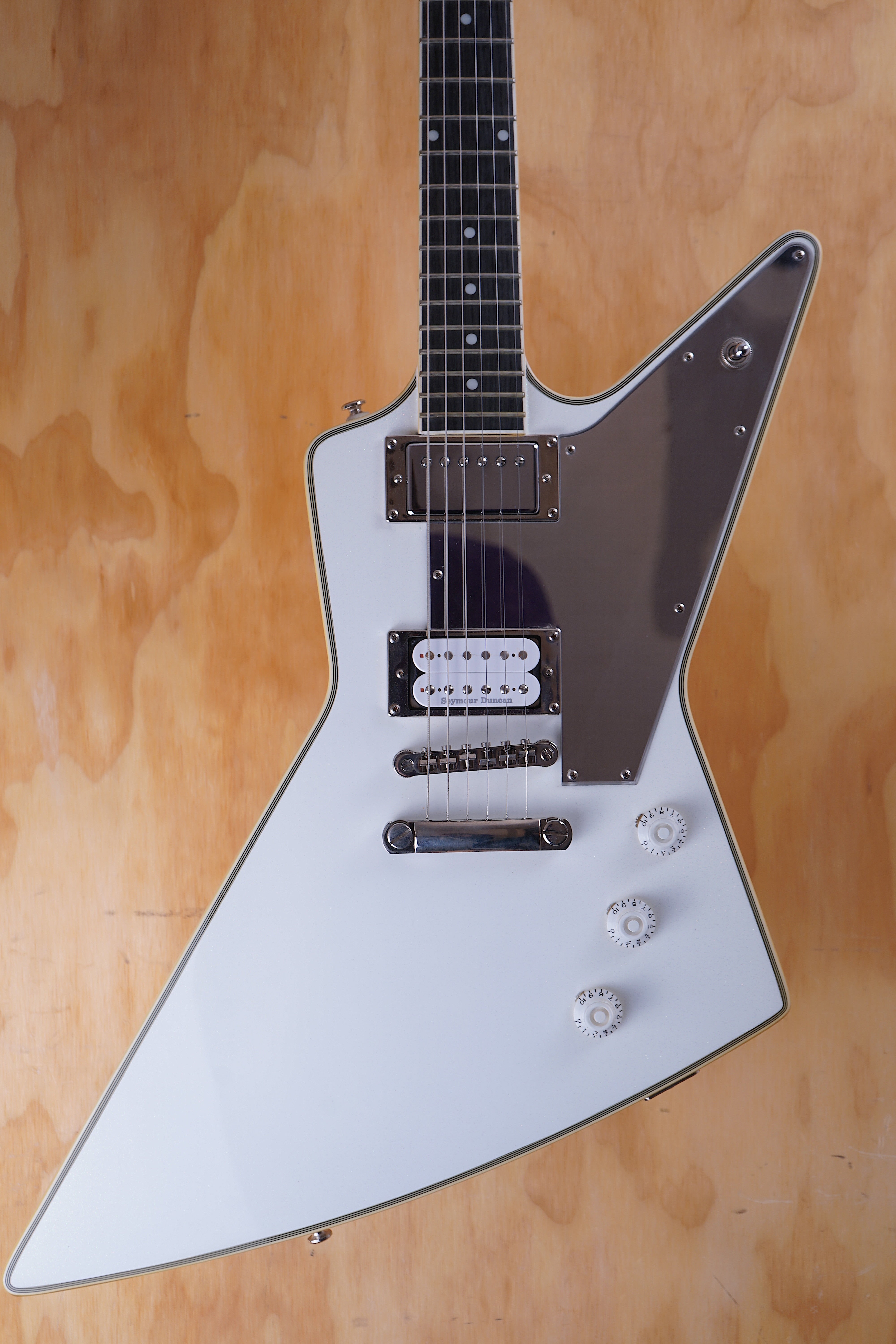 Epiphone Tommy Thayer “White Lightning” Explorer, (Used, Comm) - Fair Deal Music