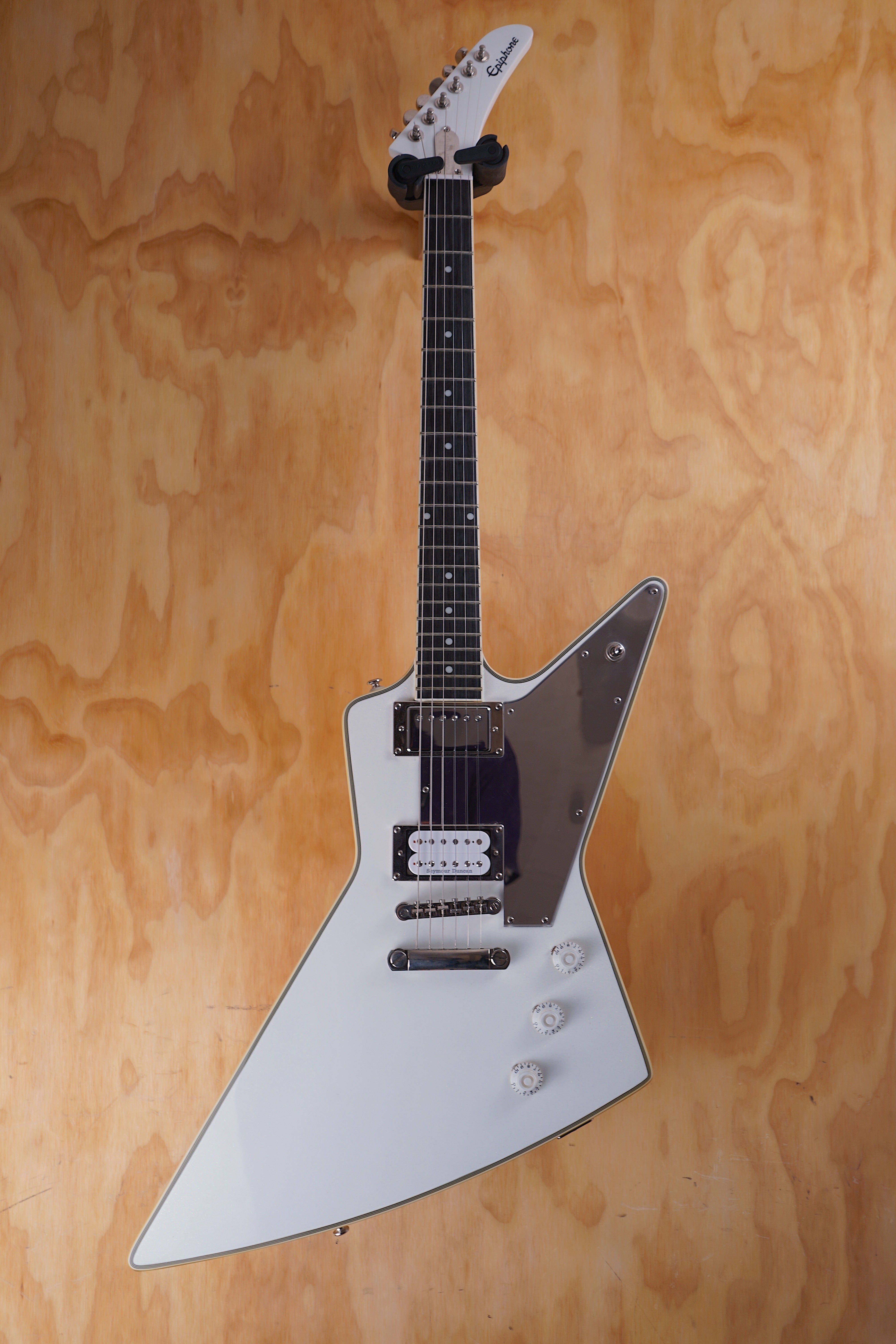 Epiphone Tommy Thayer “White Lightning” Explorer, (Used, Comm) - Fair Deal Music