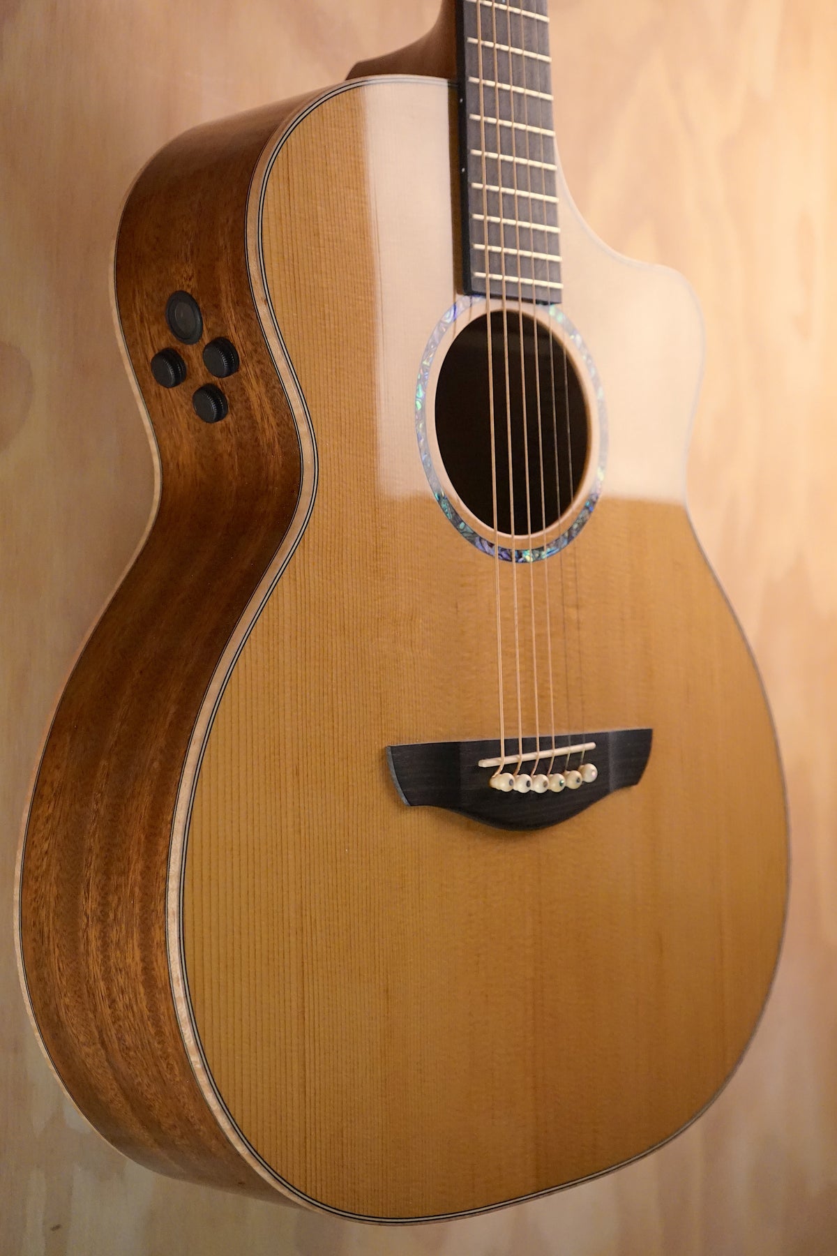 Faith PJE FG1HCE Legacy Earth Mahogany Cutaway Electro Acoustic, (Used)