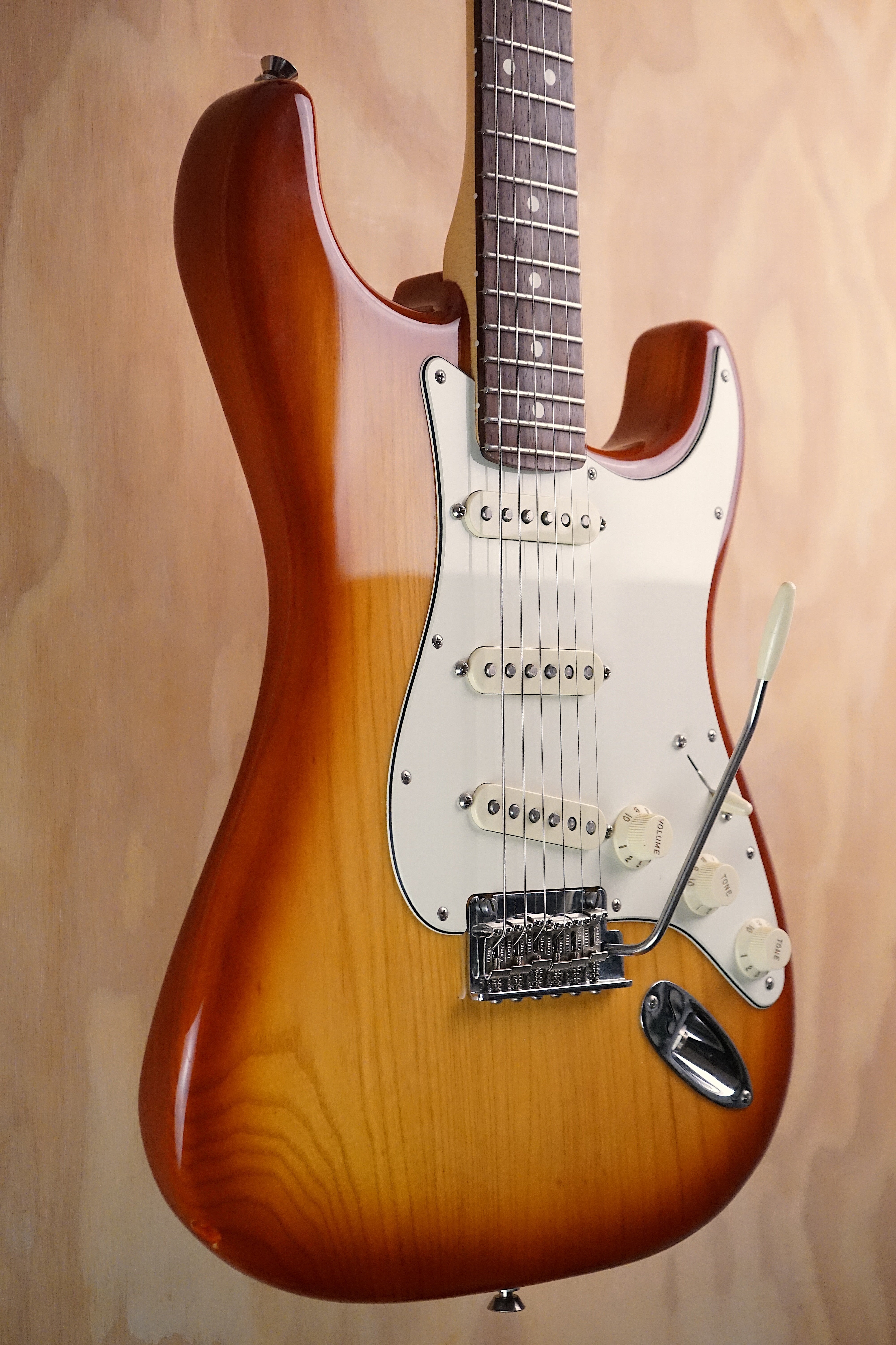 2019 Fender American Professional Stratocaster Sienna Sunburst, (Used, Comm)