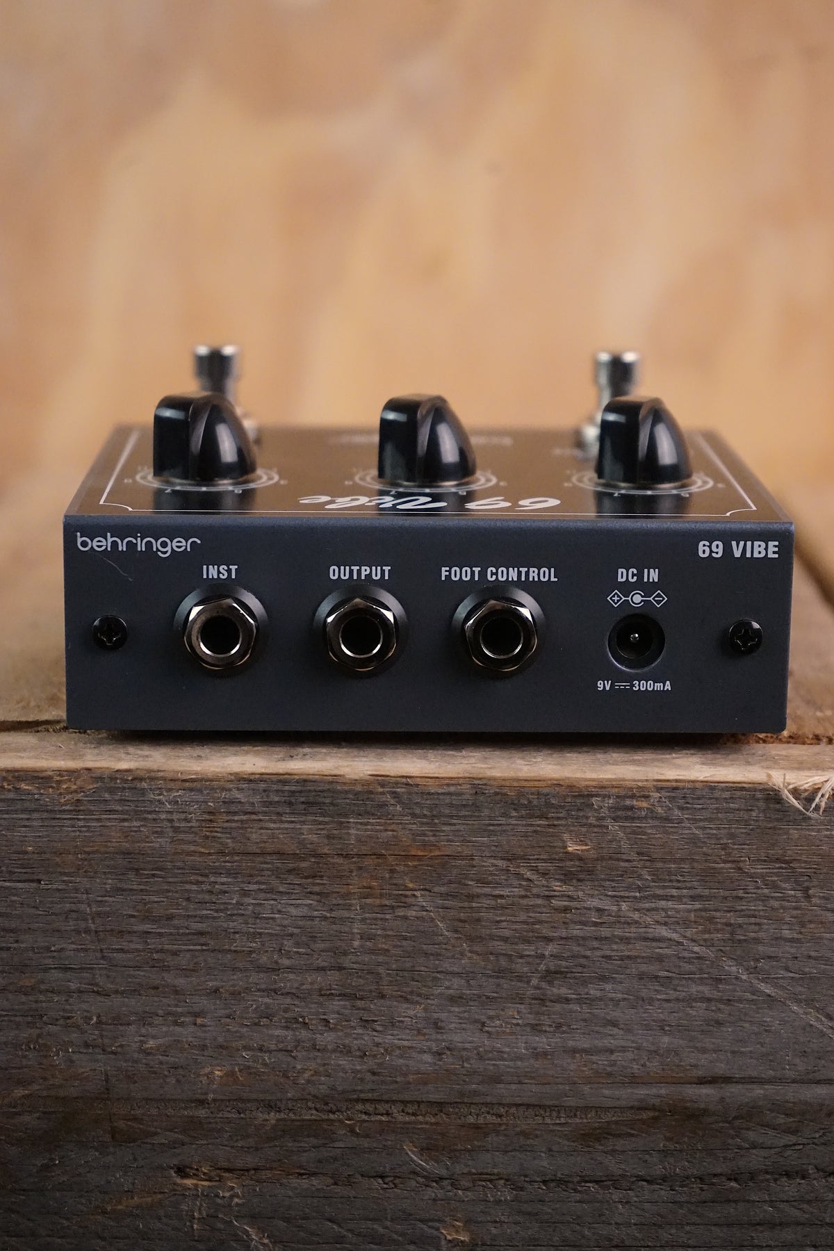 Behringer 69 VIBE Pedal – Used
