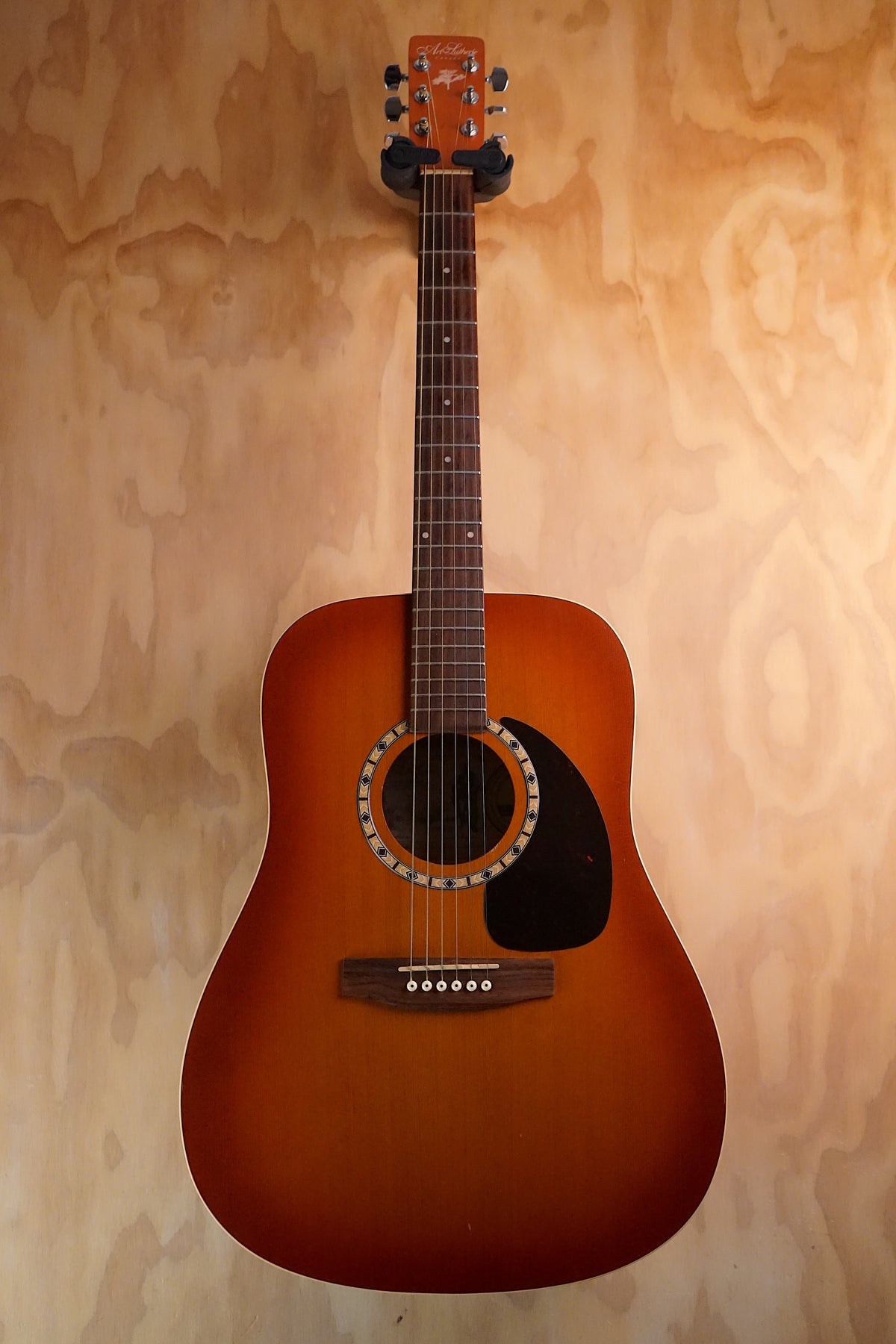 Art & Lutherie Cedar Dreadnought Antique Burst, (Used)