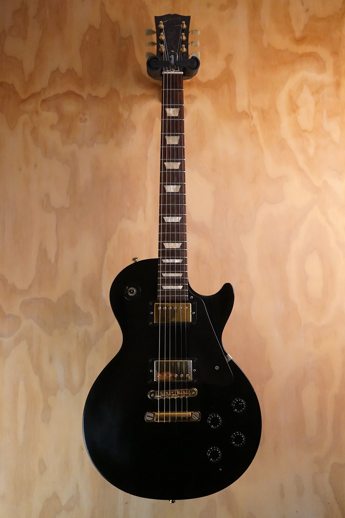 Gibson Les Paul Studio Ebony Gold Hardware, (Used)