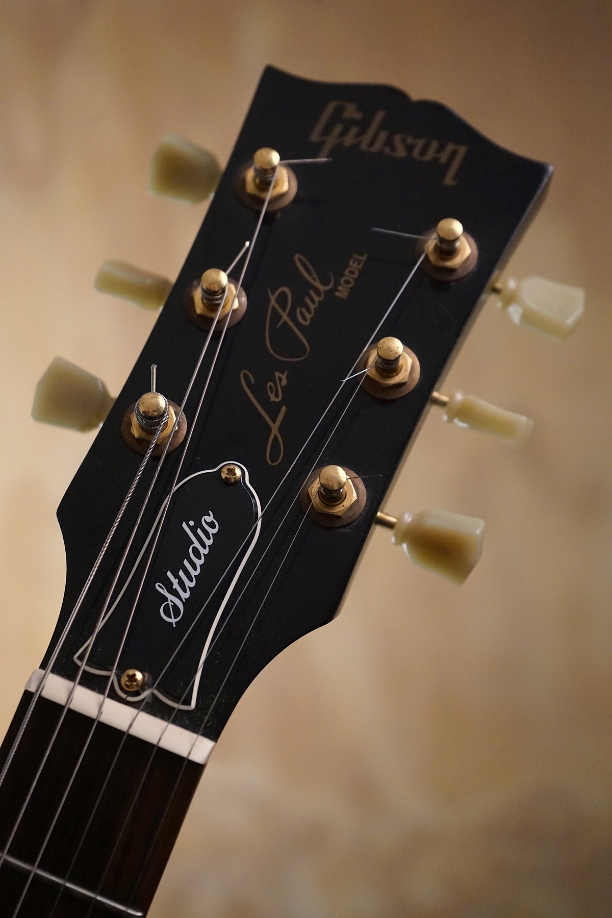 Gibson Les Paul Studio Ebony Gold Hardware, (Used)