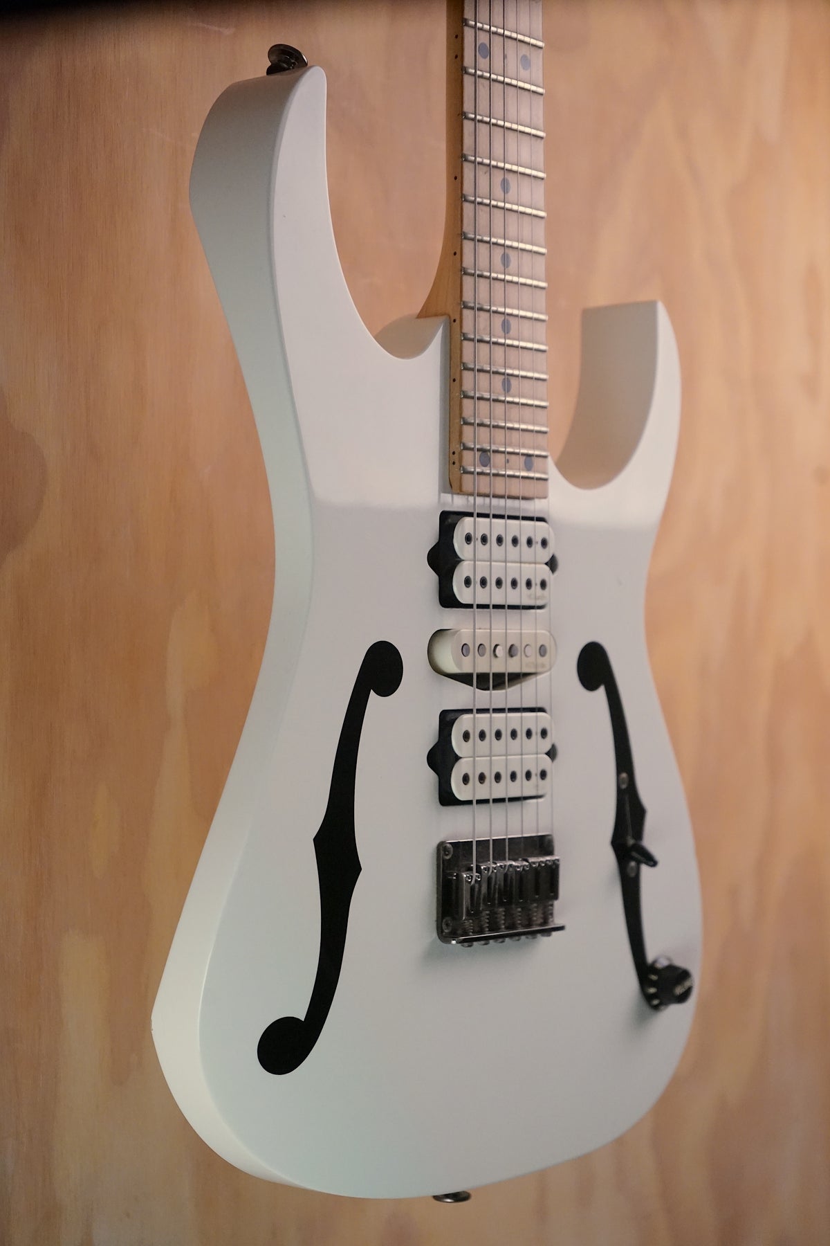 Ibanez PGM301 Paul Gilbert Signature White, (Used)