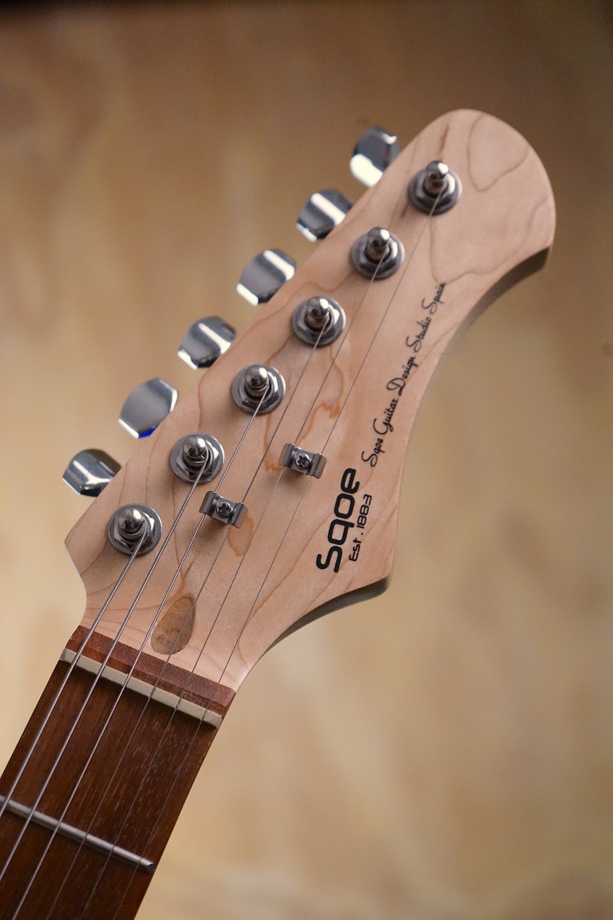 SQOE SEST200 SSS S-Style Electric Guitar Sunburst, (Used)