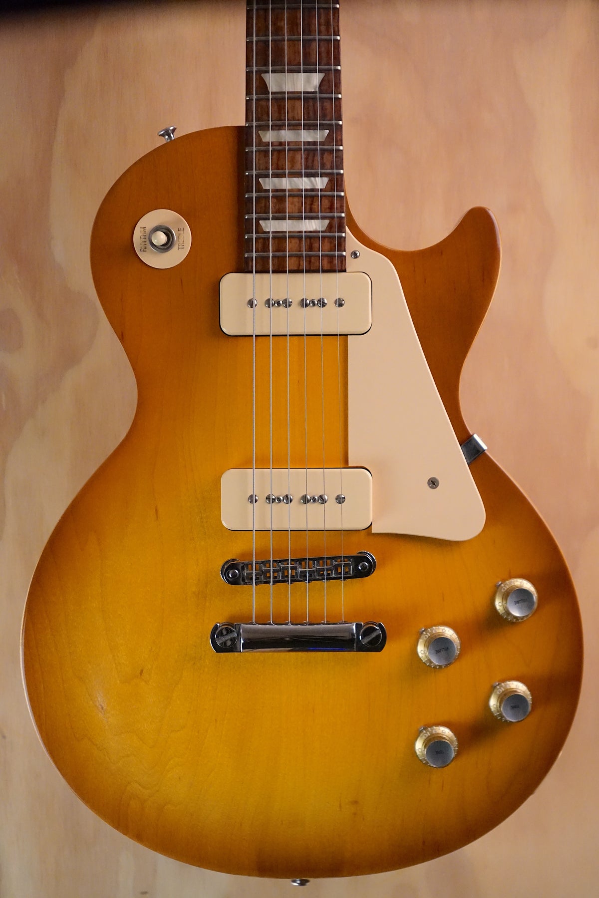 Gibson USA Les Paul '60s Tribute Satin Honey Burst, (Used)