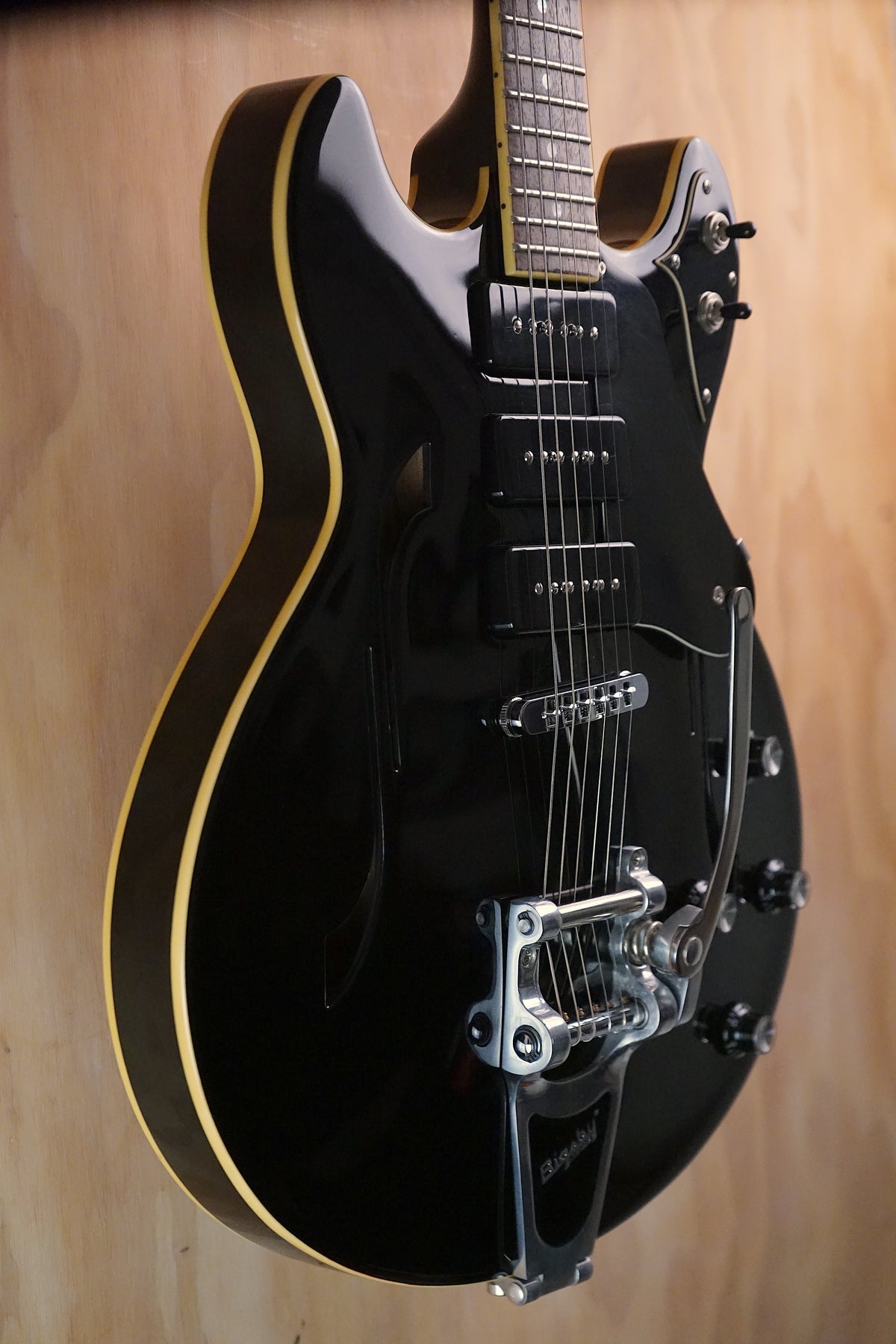 Yamaha SA503 TVL Troy Van Leeuwen Black Semi-Hollow Guitar, (Used, Comm)