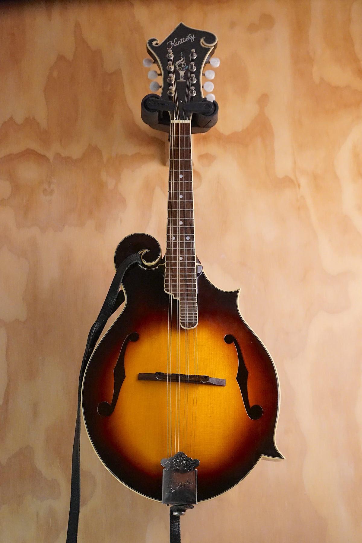 Kentucky KM-675 Korean F-Style Mandolin, (Used)