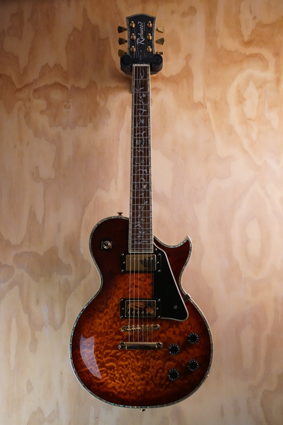 Richwood RE-135 Tree of Life Quilted Maple Guitar, (Used, Comm)