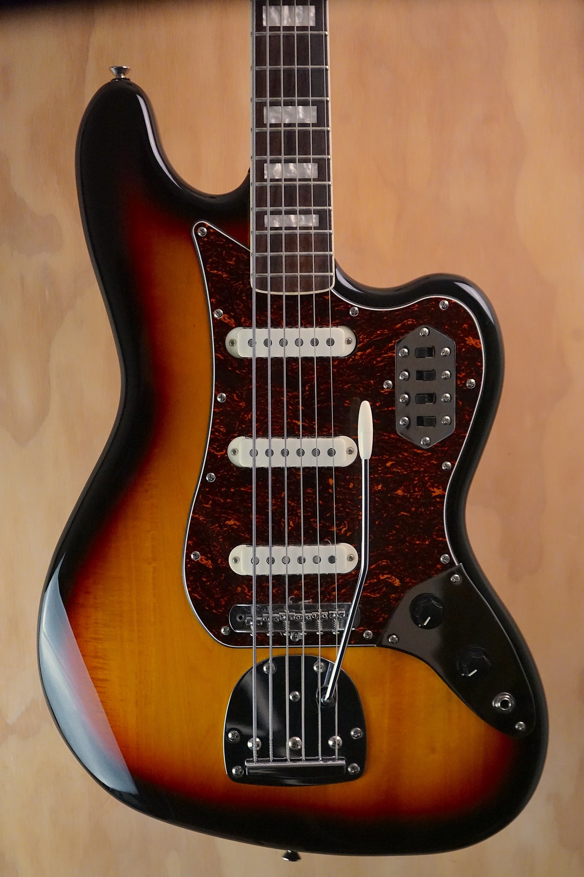 Squier Classic Vibe Bass VI 3-Tone Sunburst, (Used, Comm)