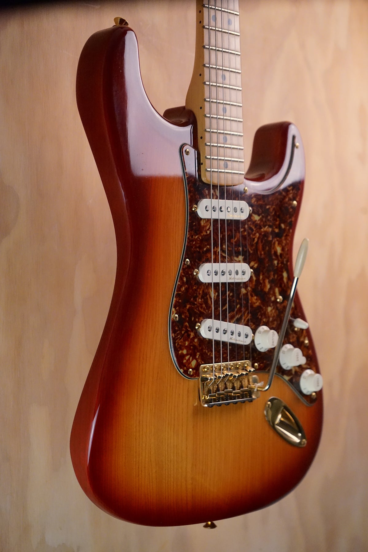 2006 Fender MF/GC FSR Deluxe Players Strat Sienna Sunburst, (Used, Comm)