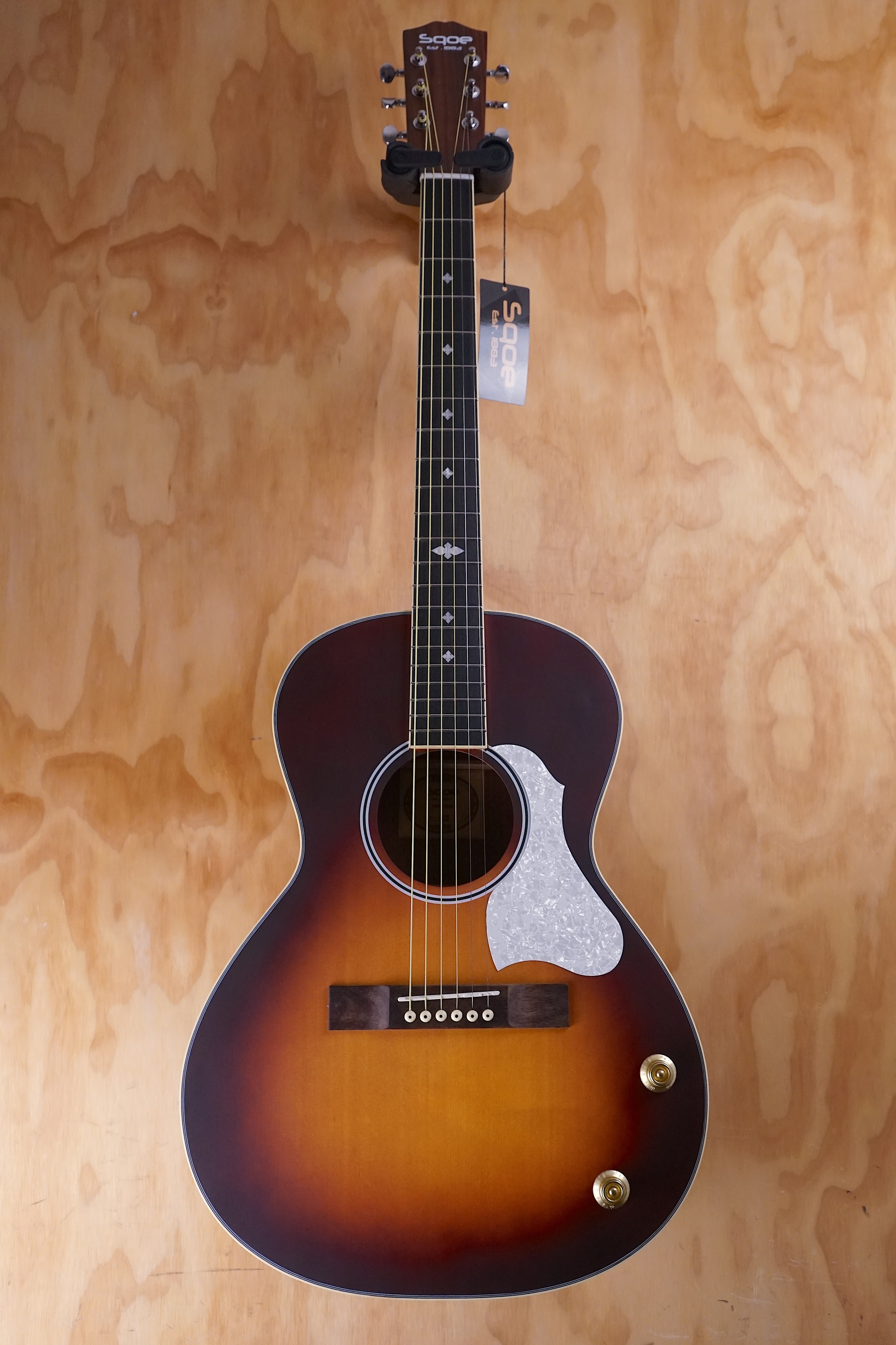 SQOE L001 Parlour sized Electro Acoustic Guitar in Chocolate Sunburst - Fair Deal Music