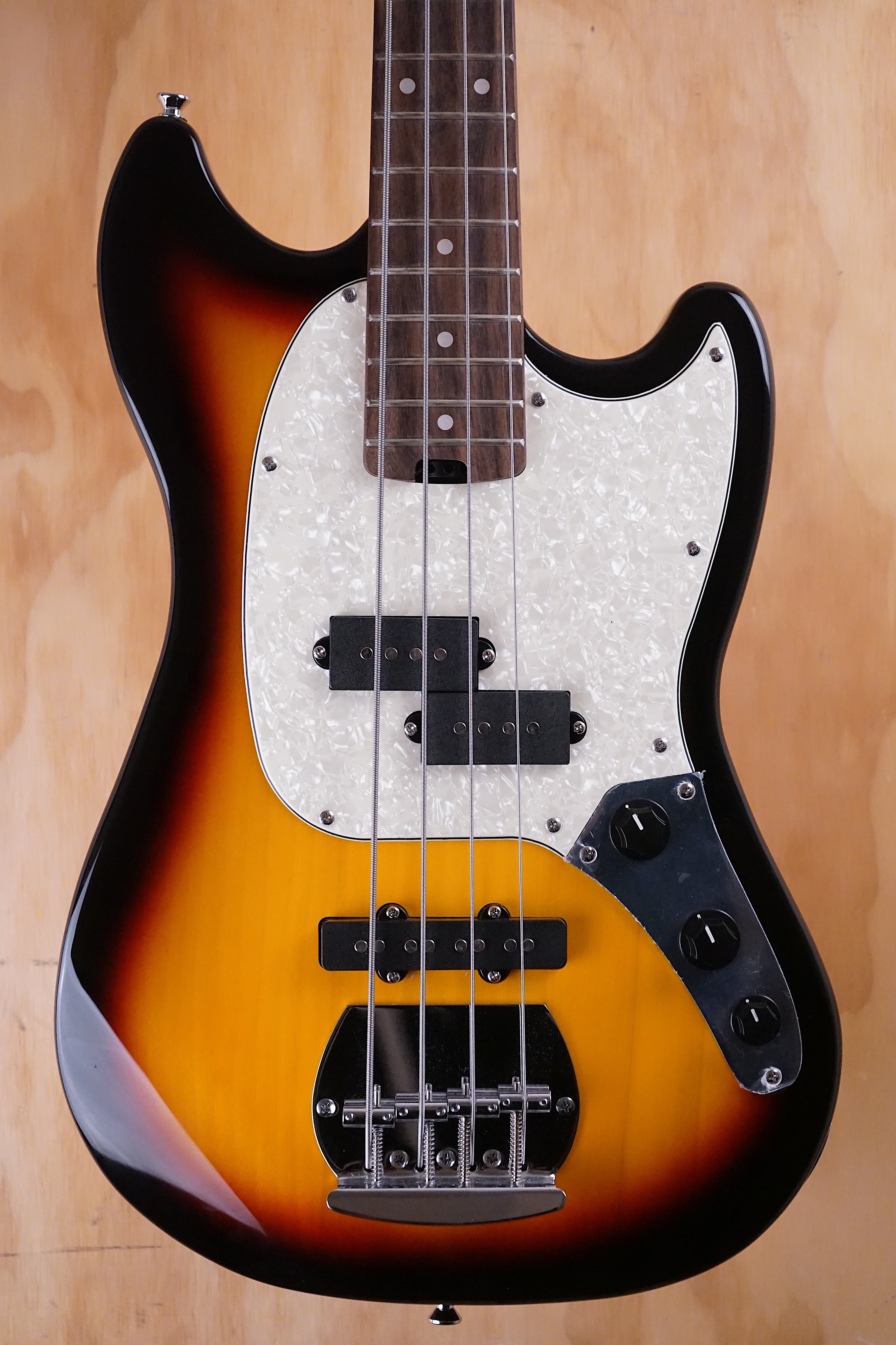 SQOE SjB400 Short Scale Bass in Sunburst - Fair Deal Music