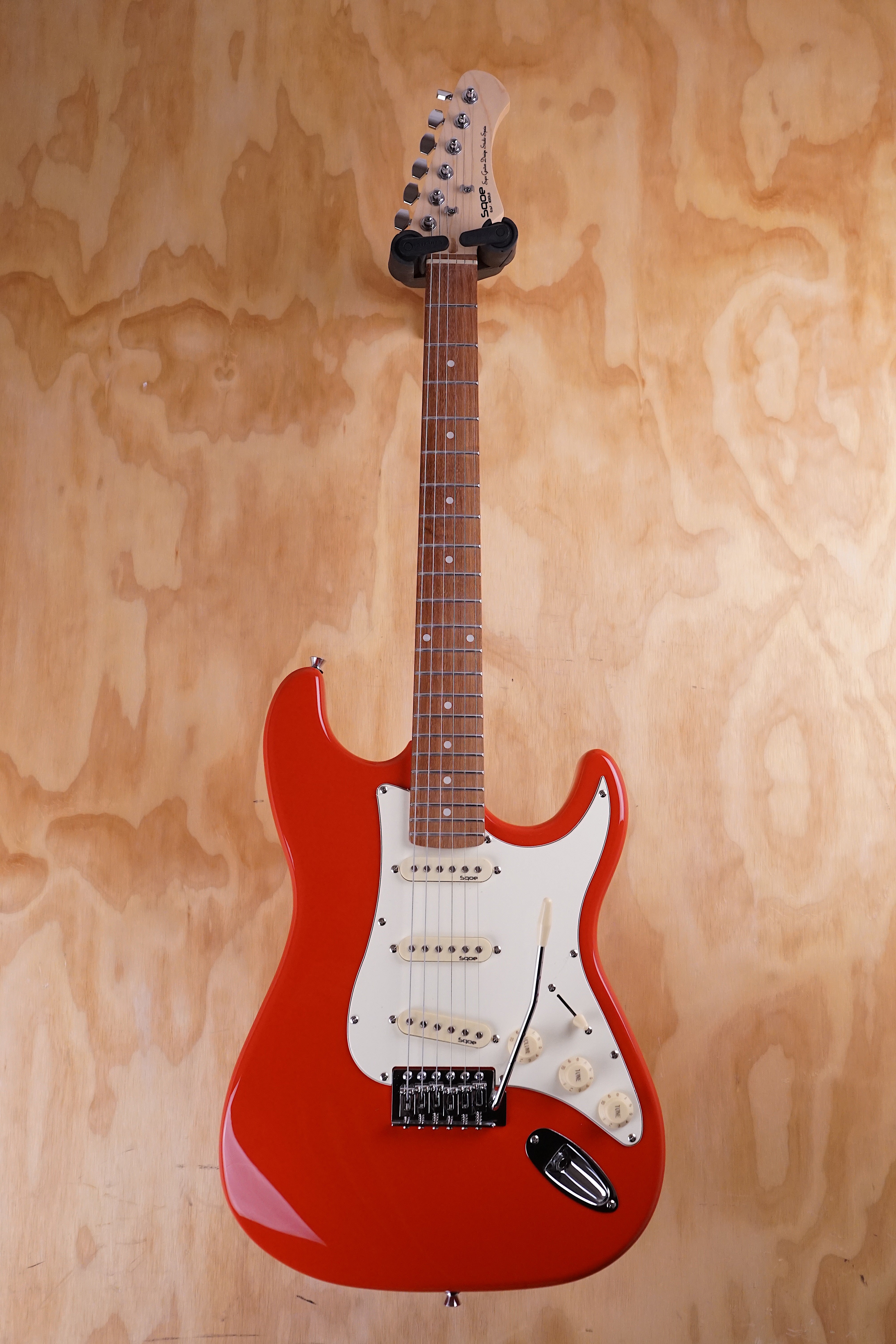 SQOE SEST200 SSS S-Style Electric Guitar Red - Fair Deal Music