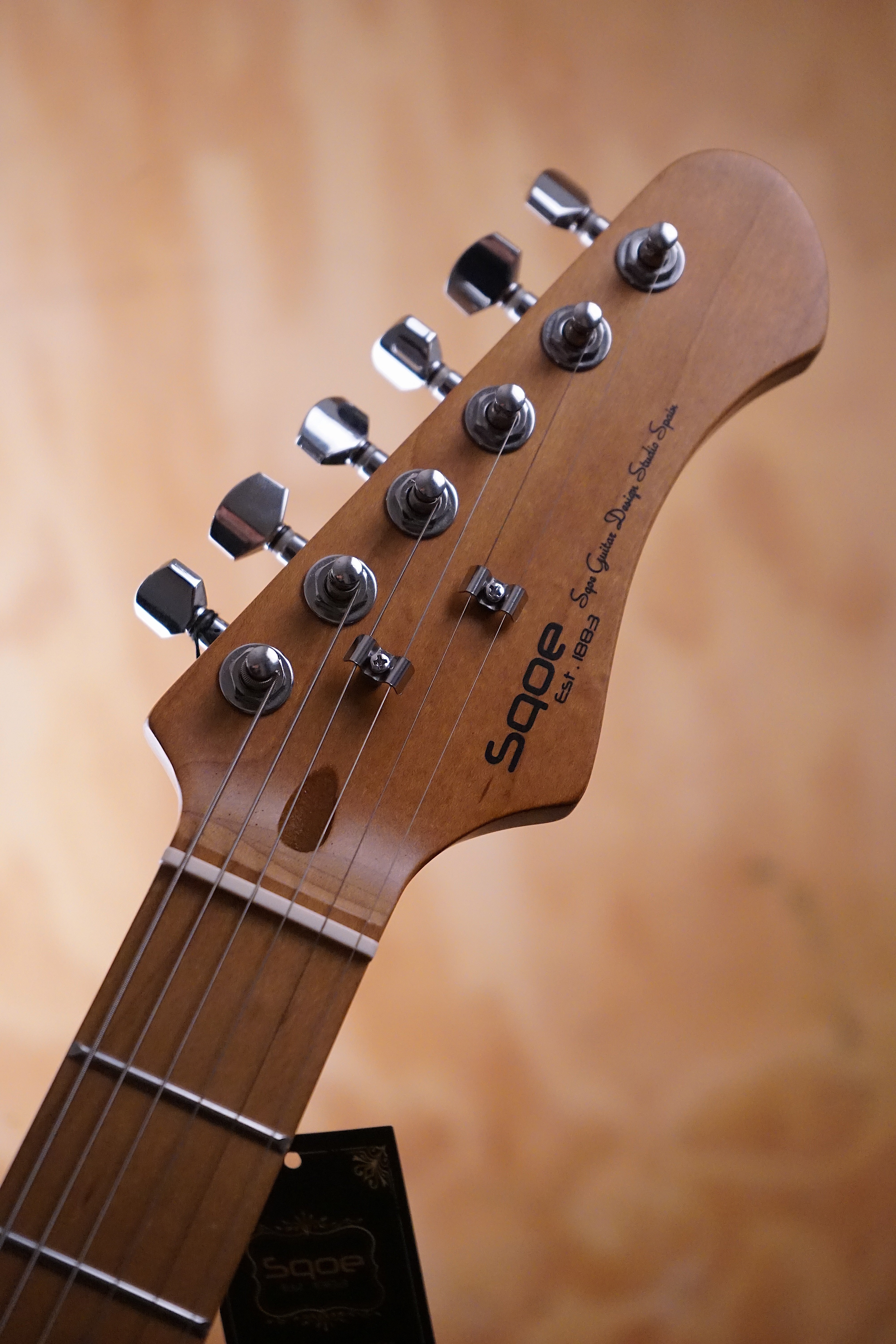 SQOE SEST600 HSS S-Style Electric Guitar Silver - Fair Deal Music