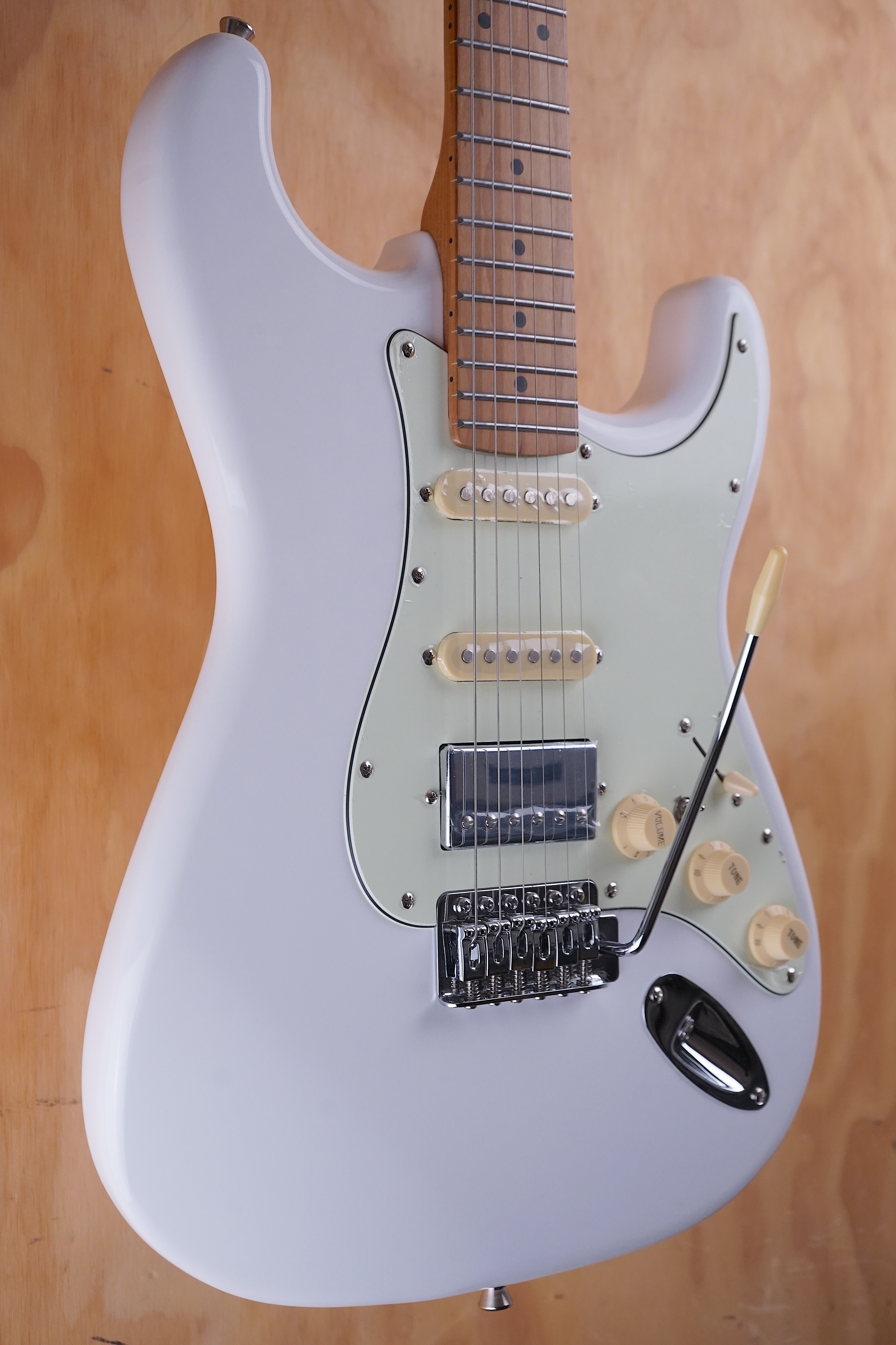 SQOE SEST600 HSS S-Style Electric Guitar White - Fair Deal Music