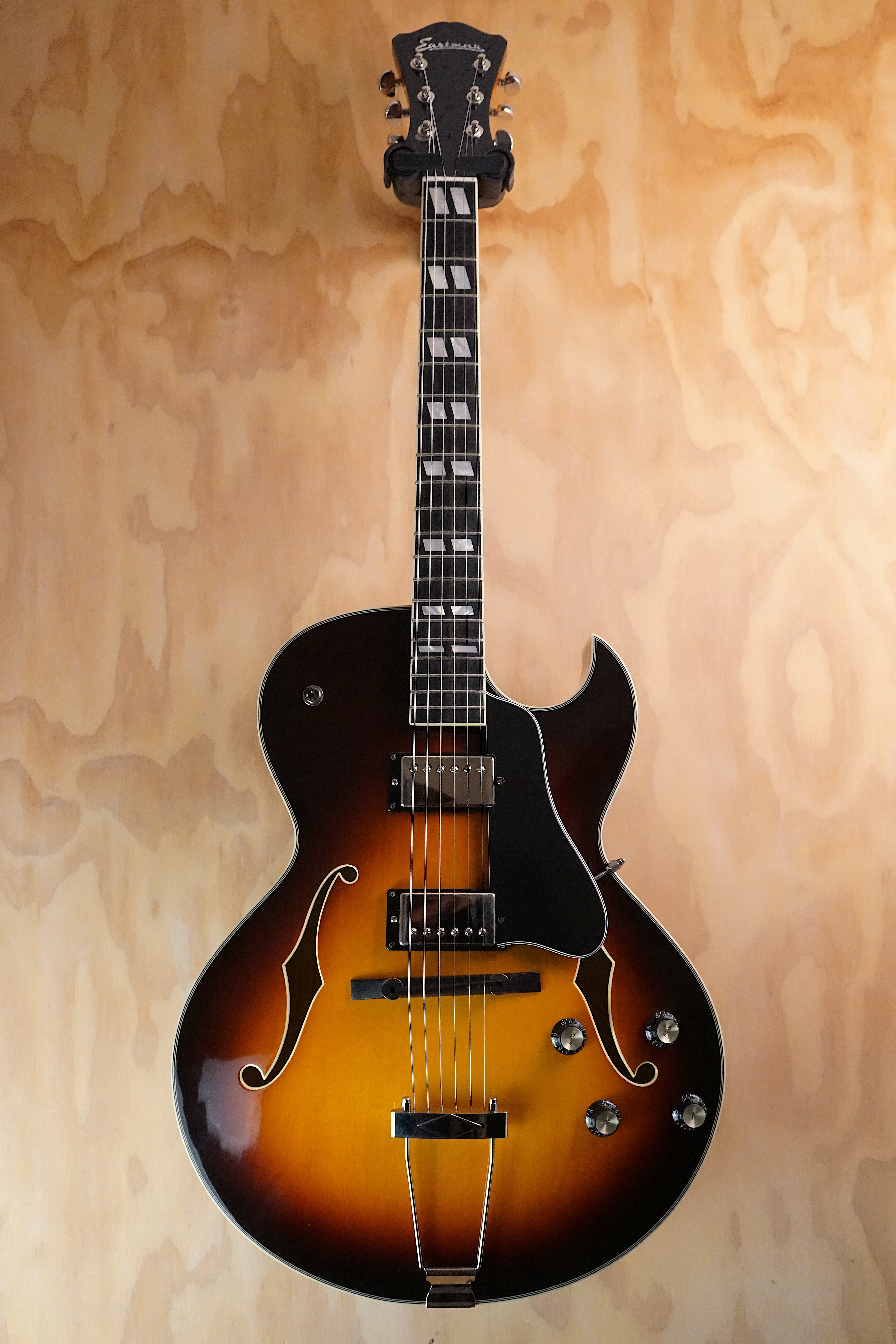 Eastman AR372CE Sunburst Hollowbody Electric Guitar, (Used, Comm) - Fair Deal Music