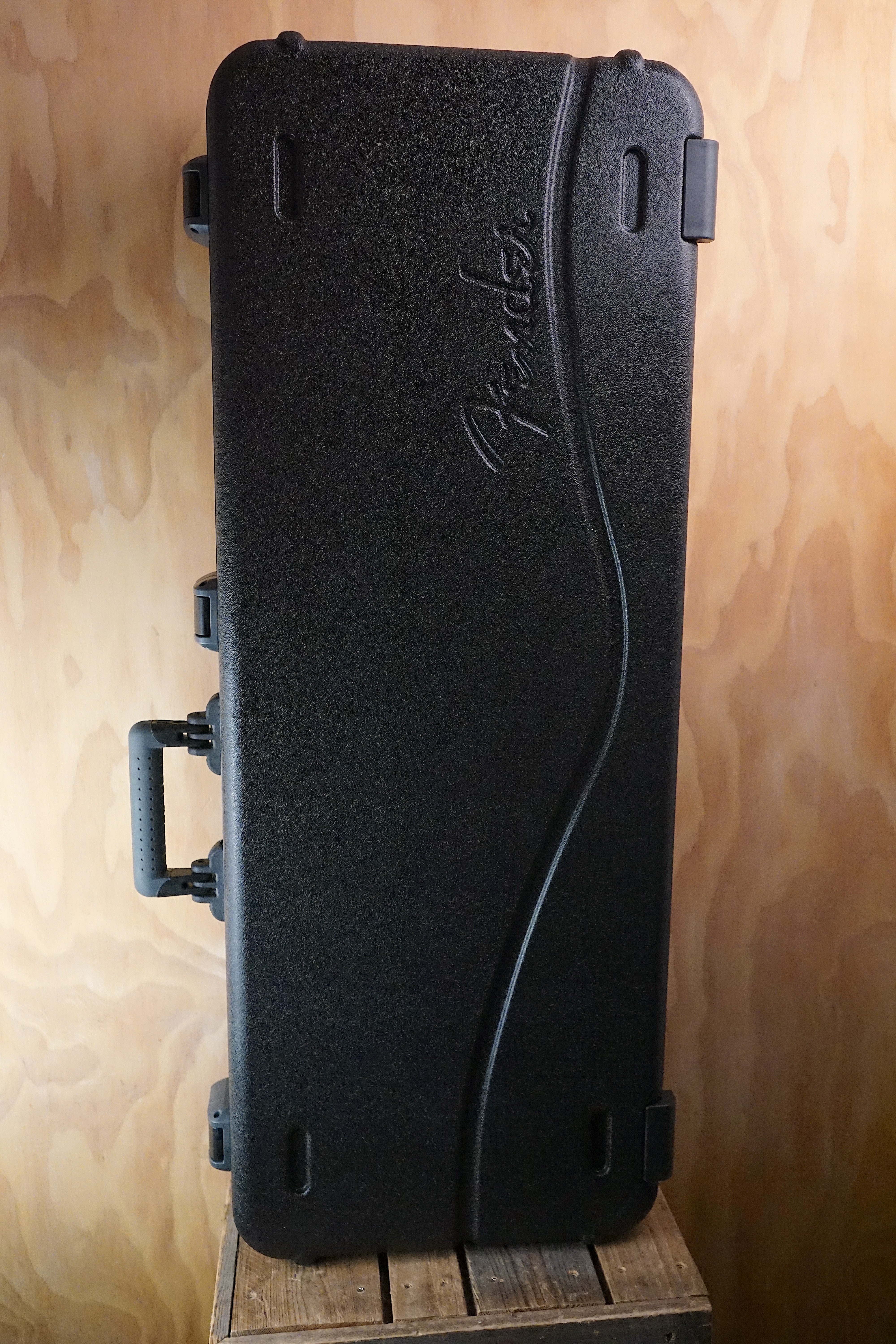 Fender Deluxe Moulded Case for Stratocaster / Telecaster, (Used) - Fair Deal Music