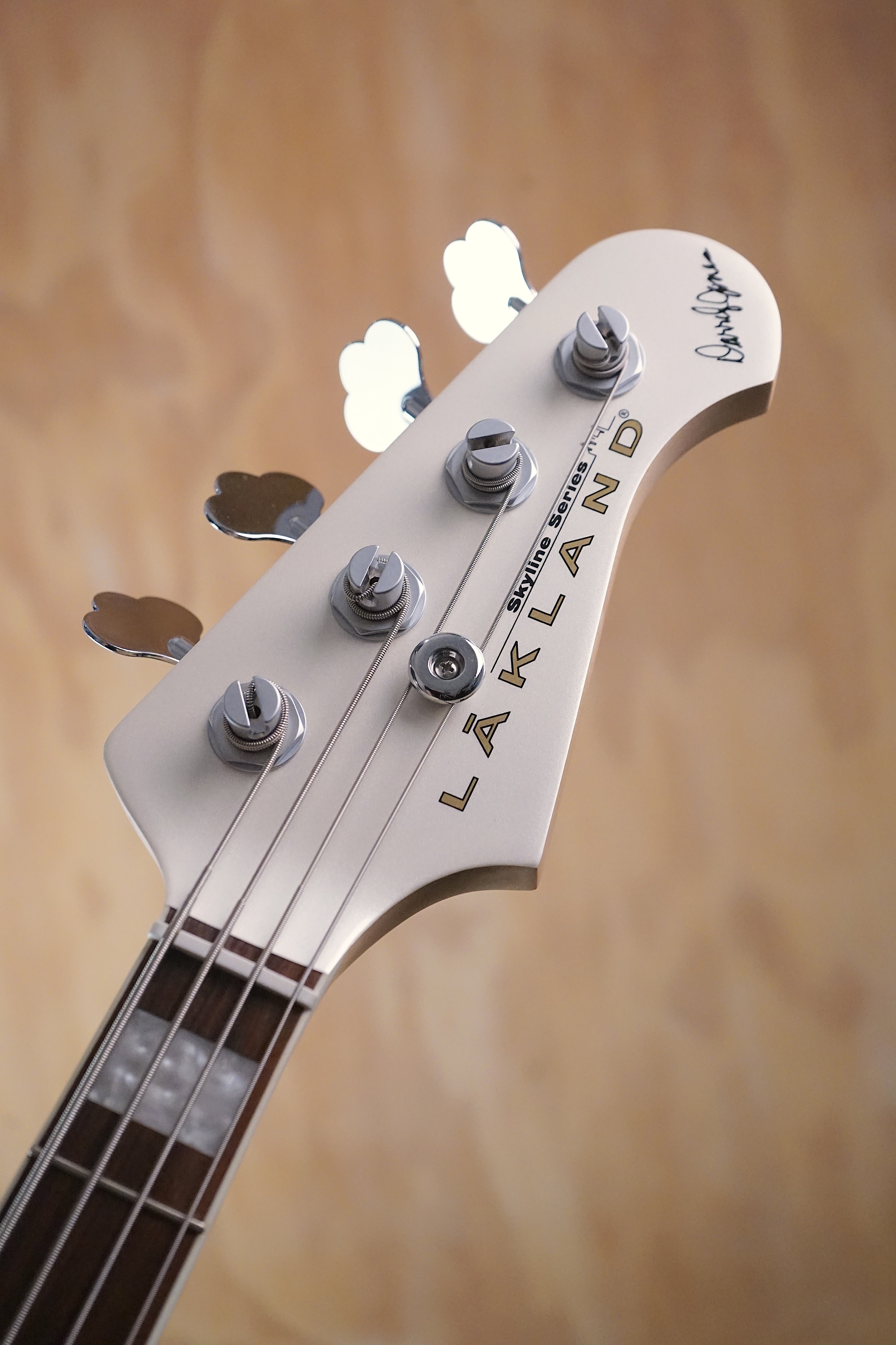 Lakland Skyline Darryl Jones 4 String White Pearl, (Used, Comm)