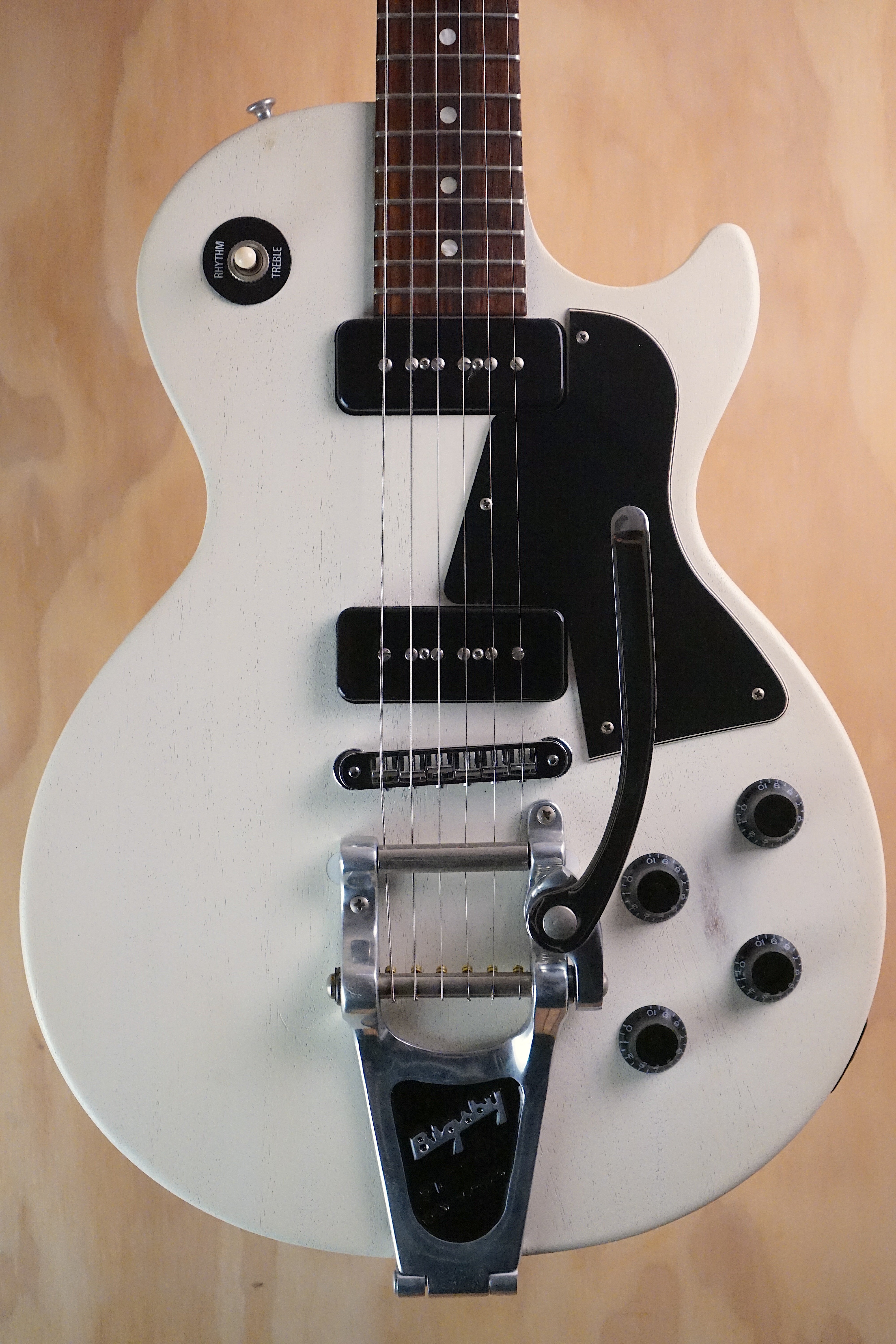 Gibson Les Paul Junior Special Worn White with Bigsby, (Used, Comm)