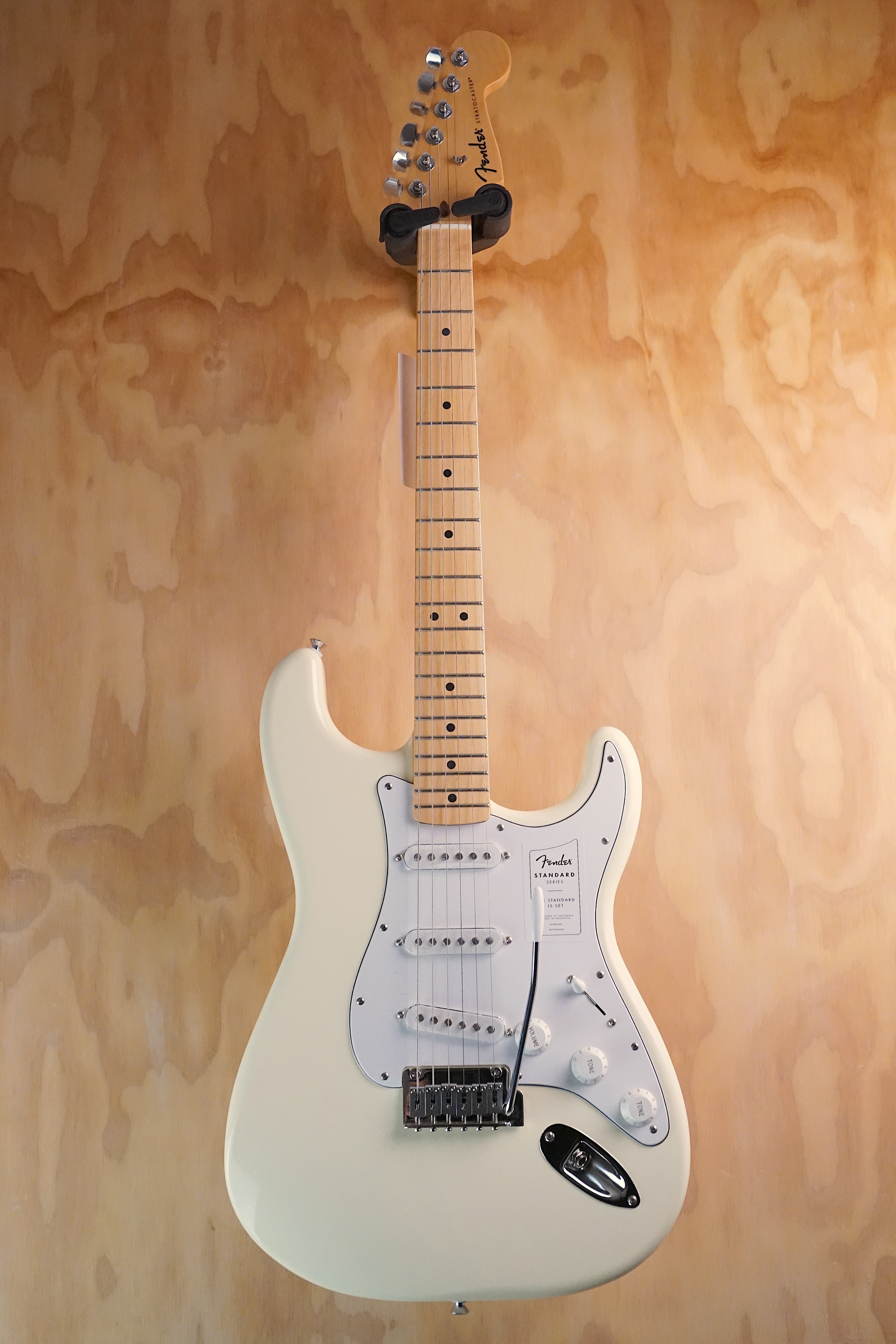 Fender Standard Stratocaster Olympic White, (Used, Comm)