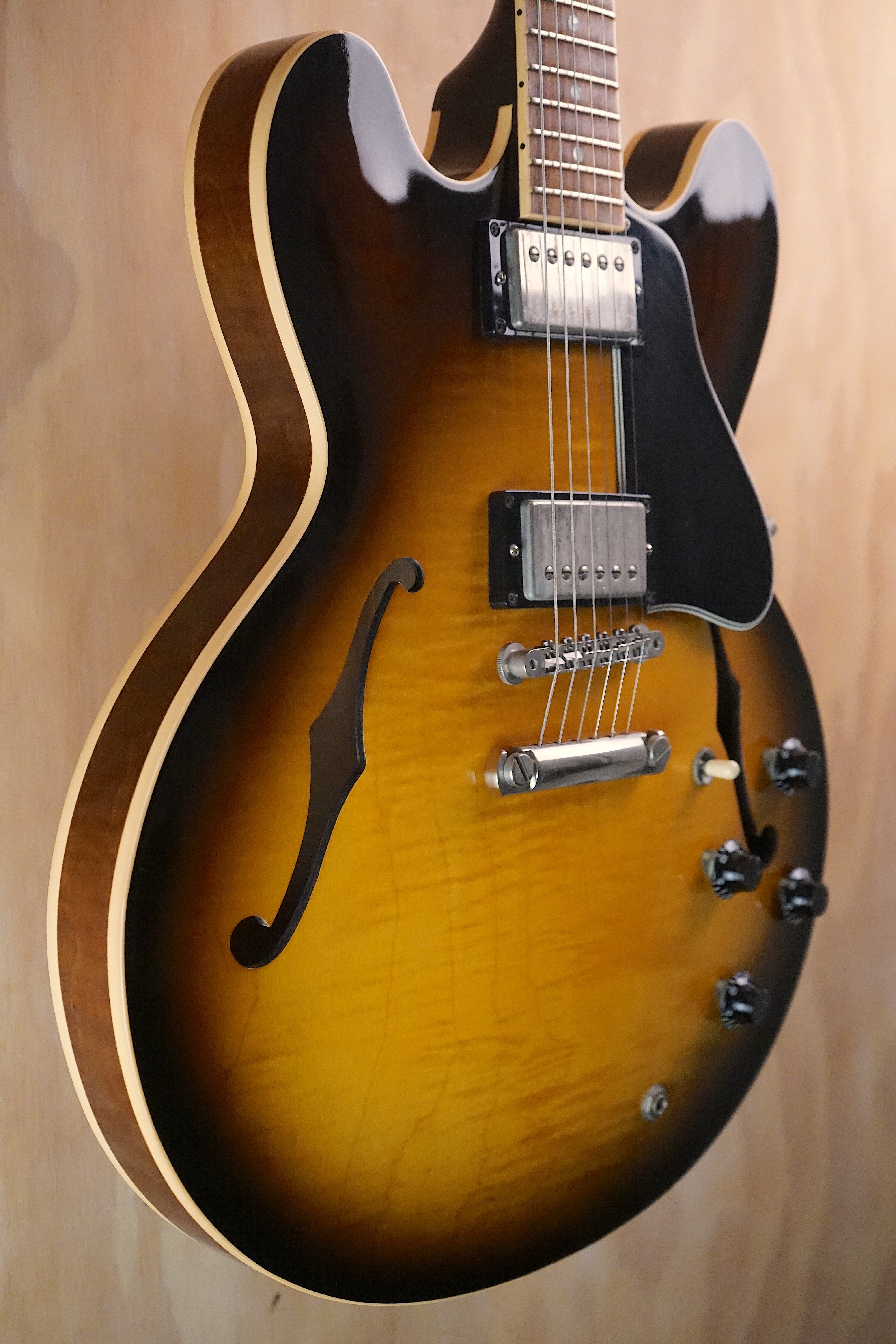 Gibson ES-335 Dot Vintage Burst, (Used, Comm)