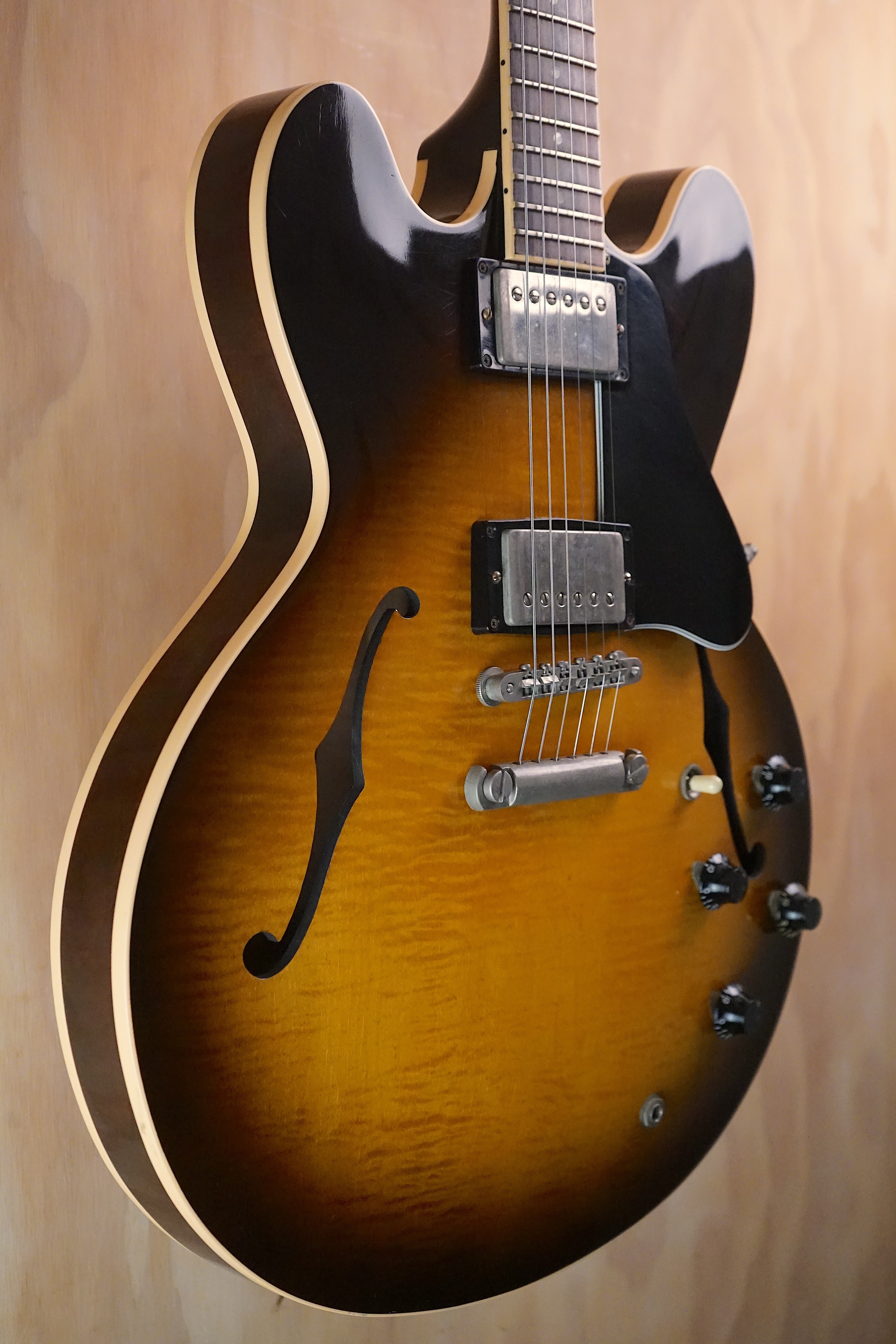 Gibson ES-335 Dot Vintage Burst, (Used, Comm)