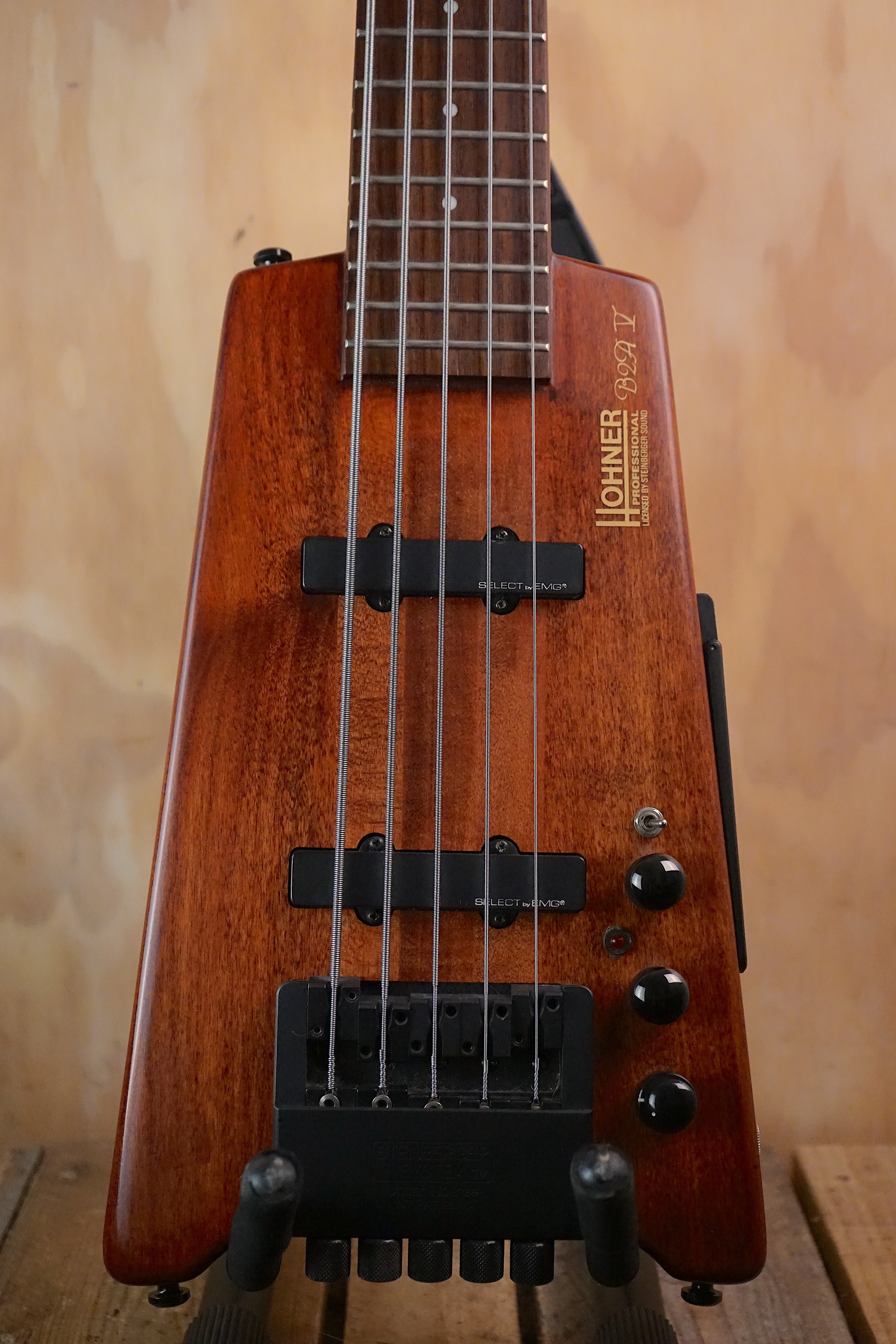 Hohner B2AV Walnut Stain 5-String Headless Bass, (Used)