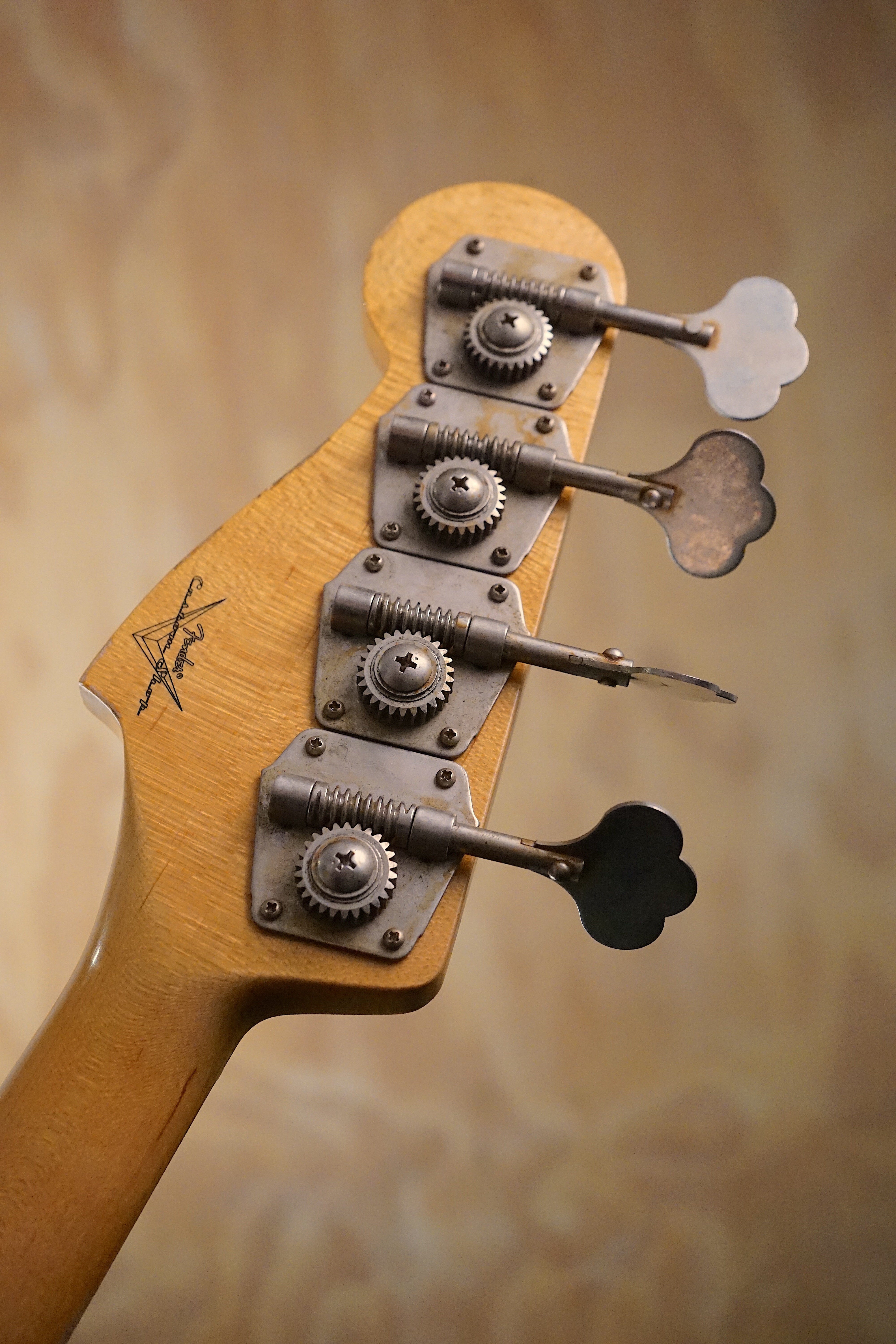Fender Custom Shop ’64 Jazz Bass Relic RW 3-Color Sunburst, (Used)
