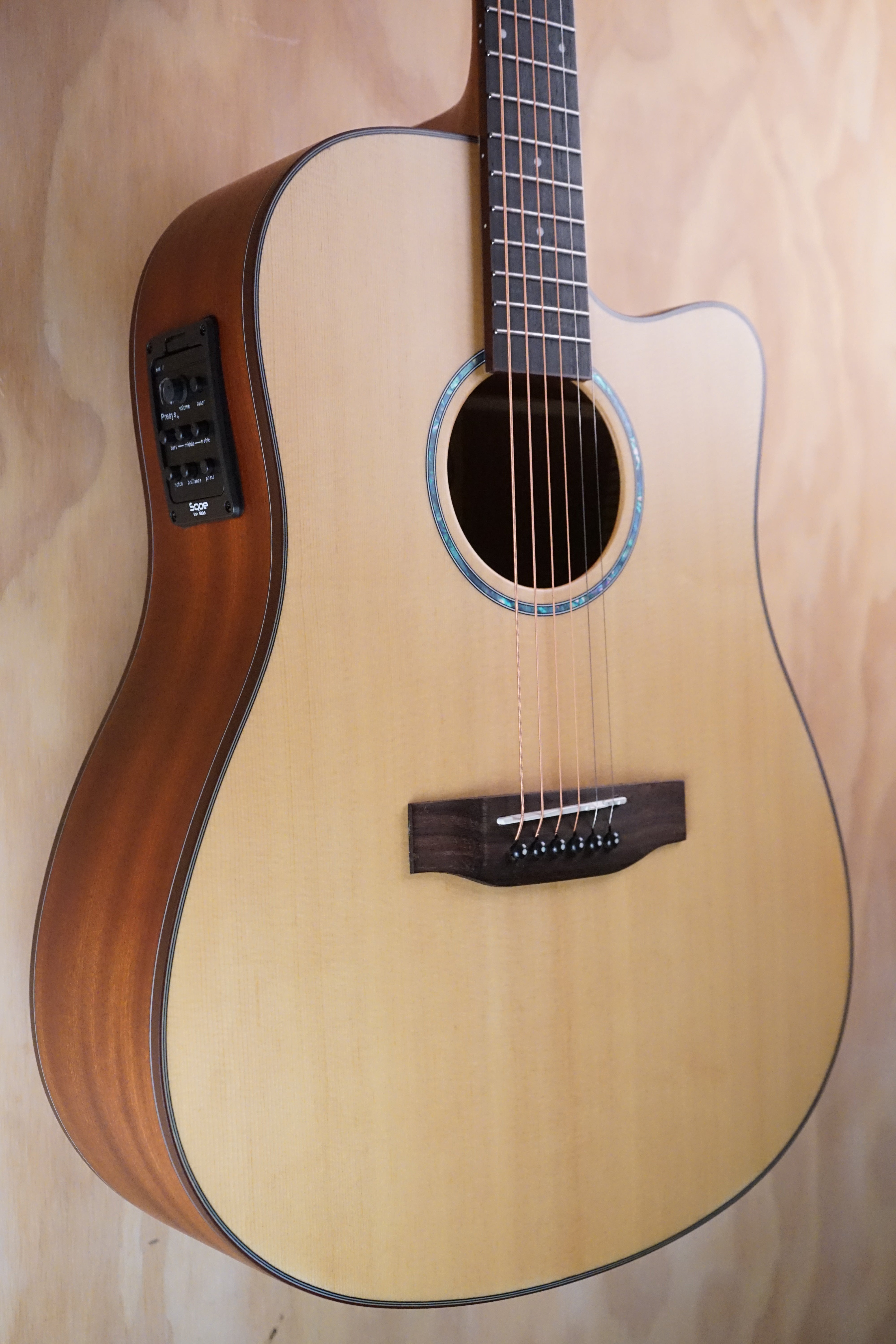 SQOE ED-60N Electro Acoustic Guitar Natural - Fair Deal Music