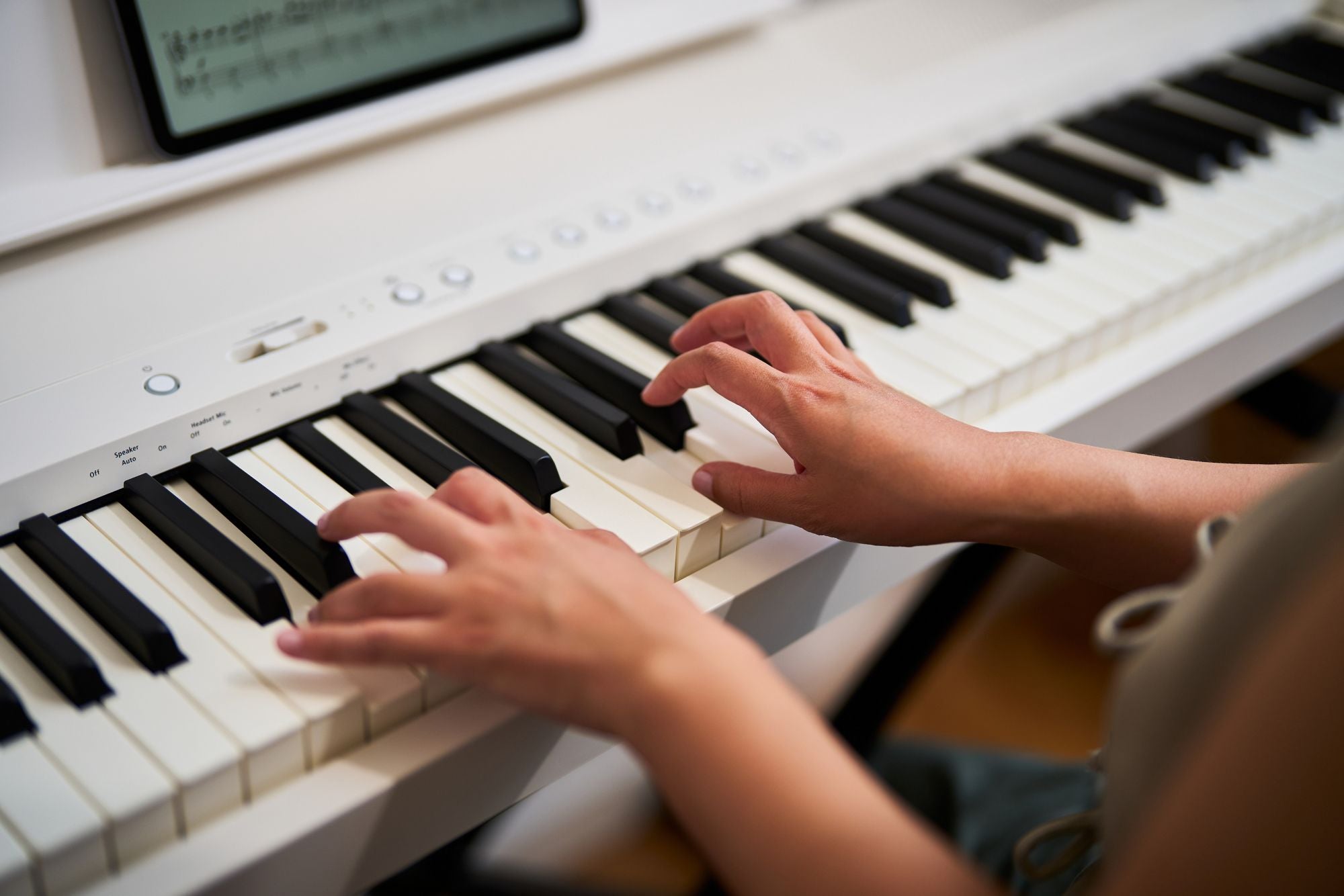 Roland FP-40 Portable Digital Piano Home Bundle - White