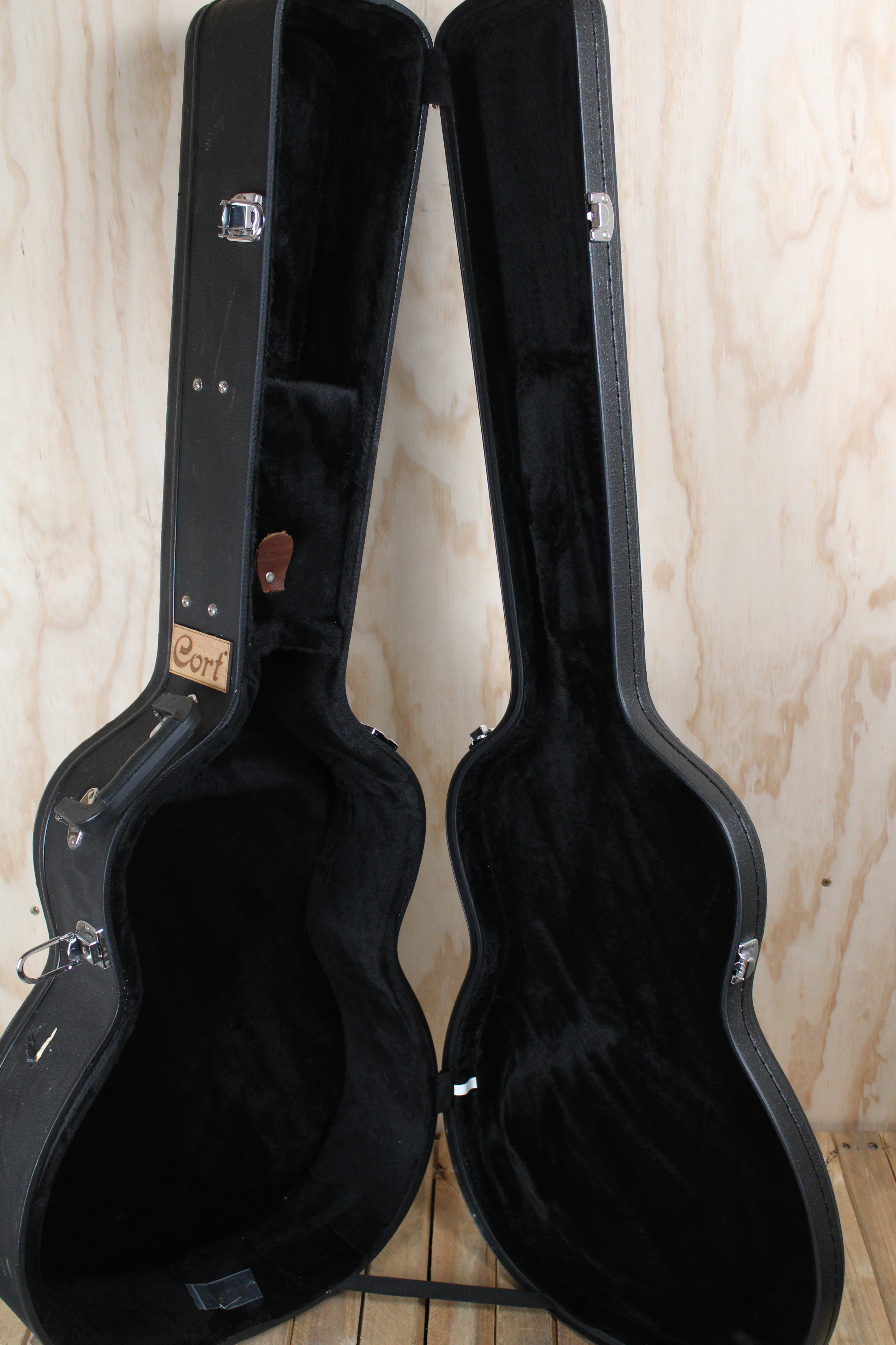 Jumbo Acoustic Guitar Case, USED - Fair Deal Music