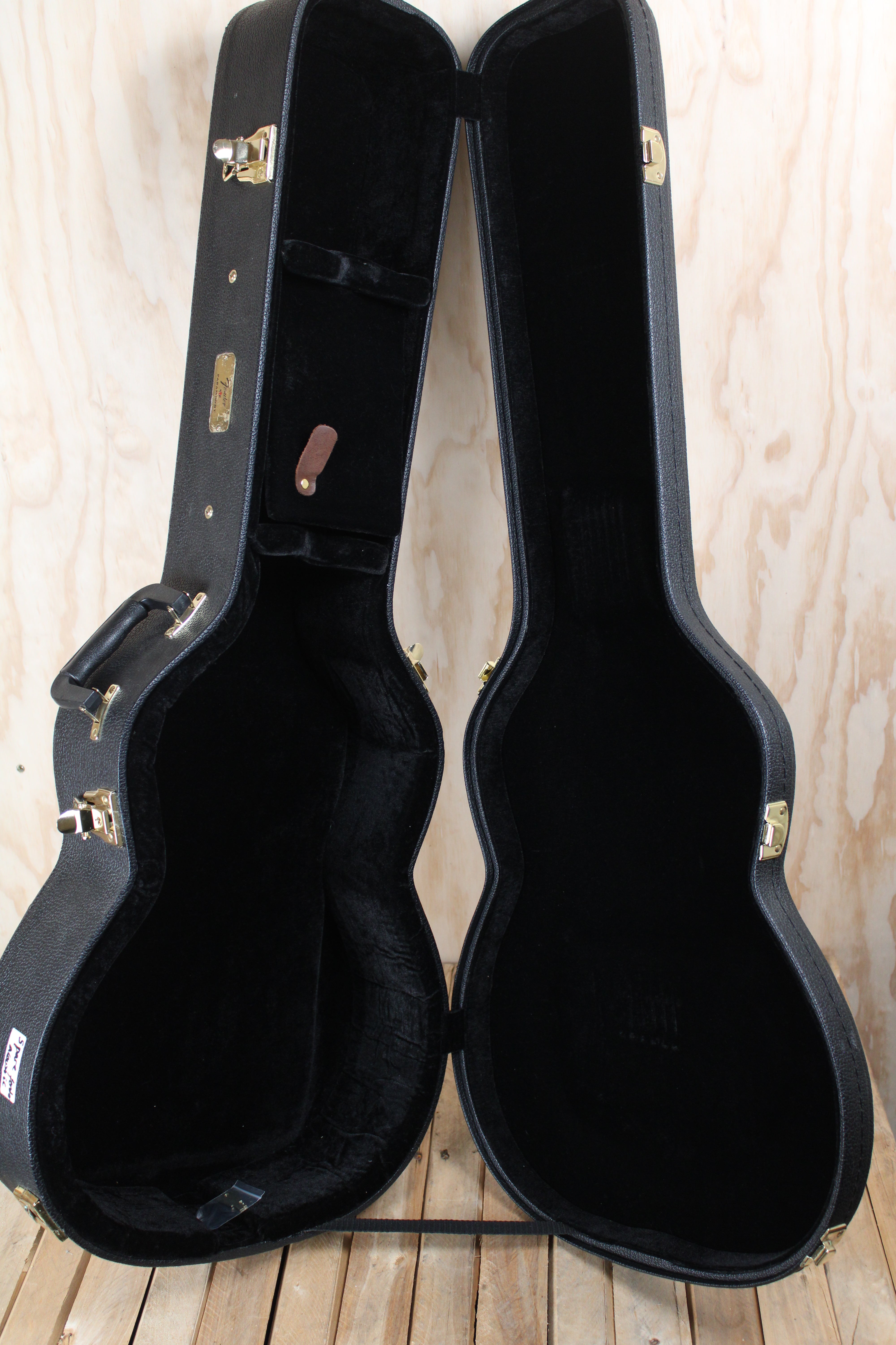 Fender Paramount Guitar Case, USED - Fair Deal Music
