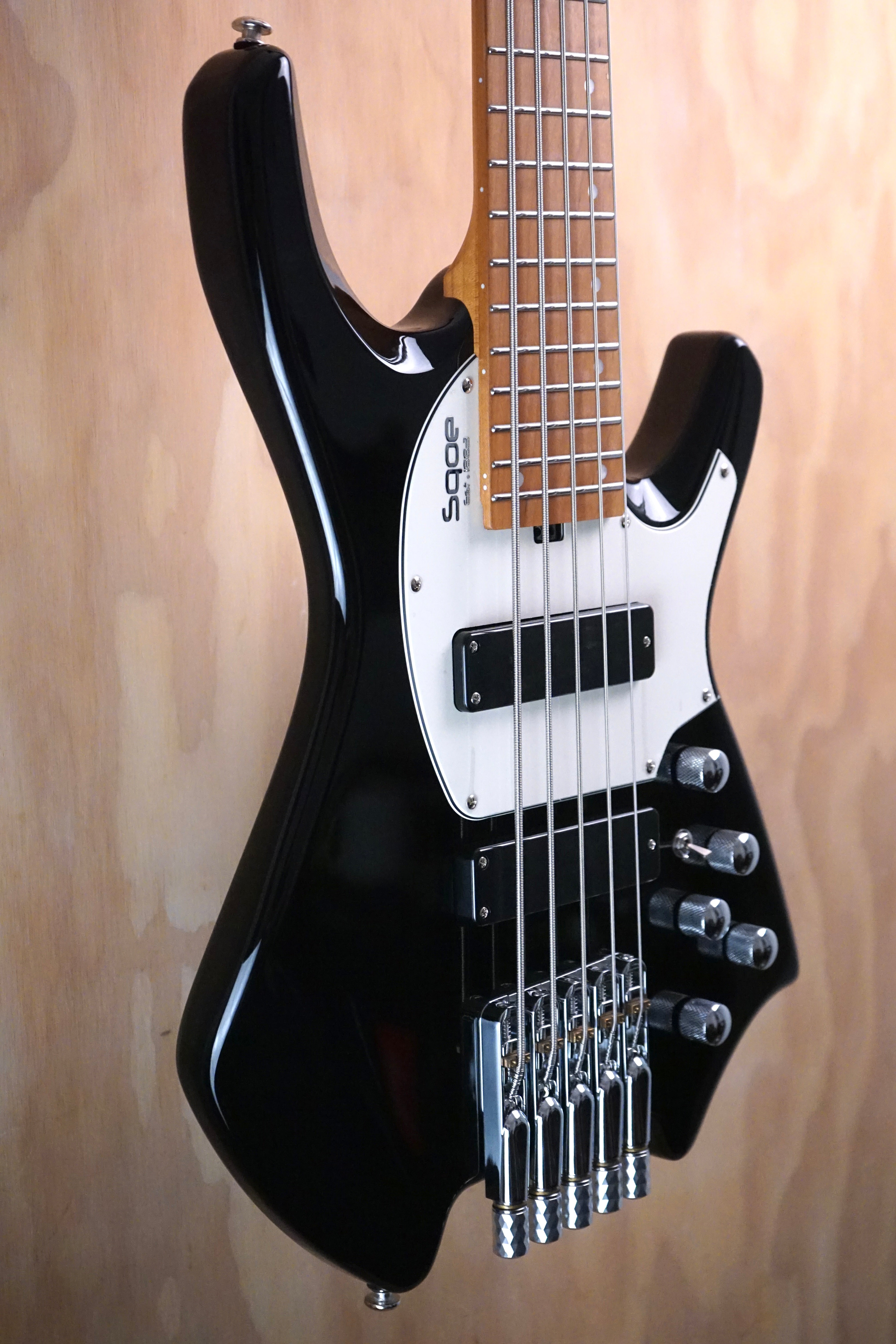 SQOE SBWT750 Headless 5-String Bass in Black - Fair Deal Music