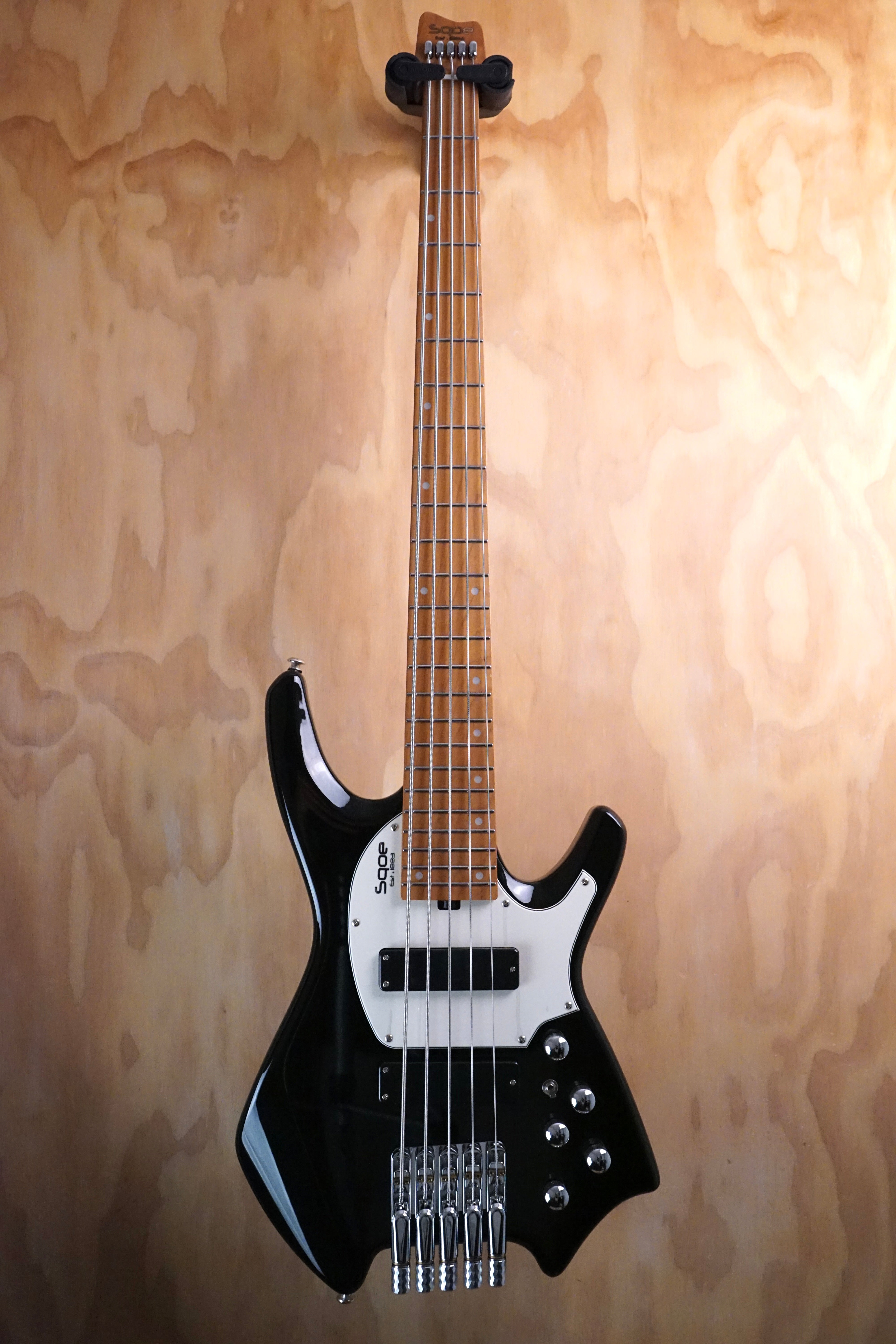 SQOE SBWT750 Headless 5-String Bass in Black - Fair Deal Music