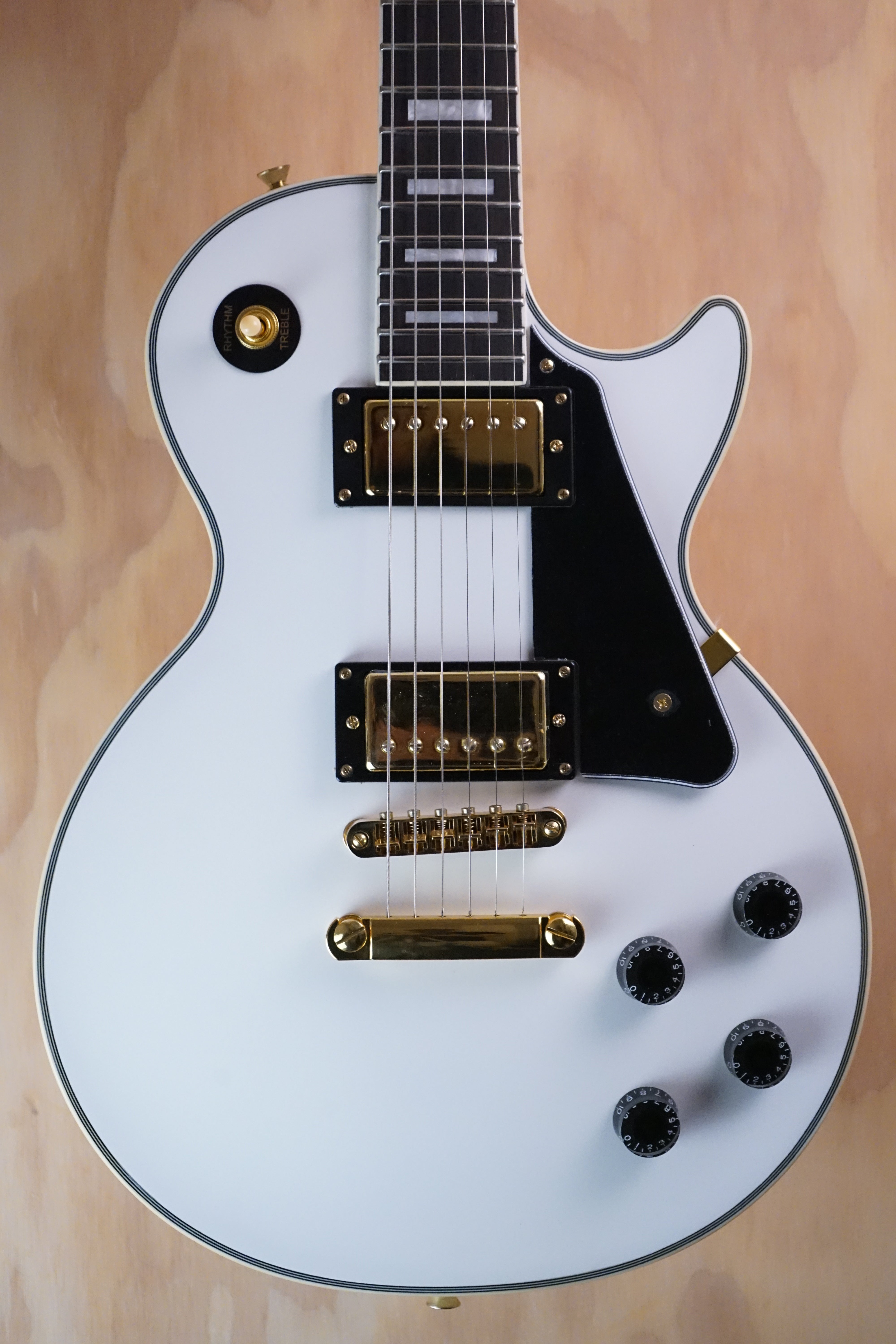 SQOE SELP300 LP Custom Style Guitar in White - Fair Deal Music