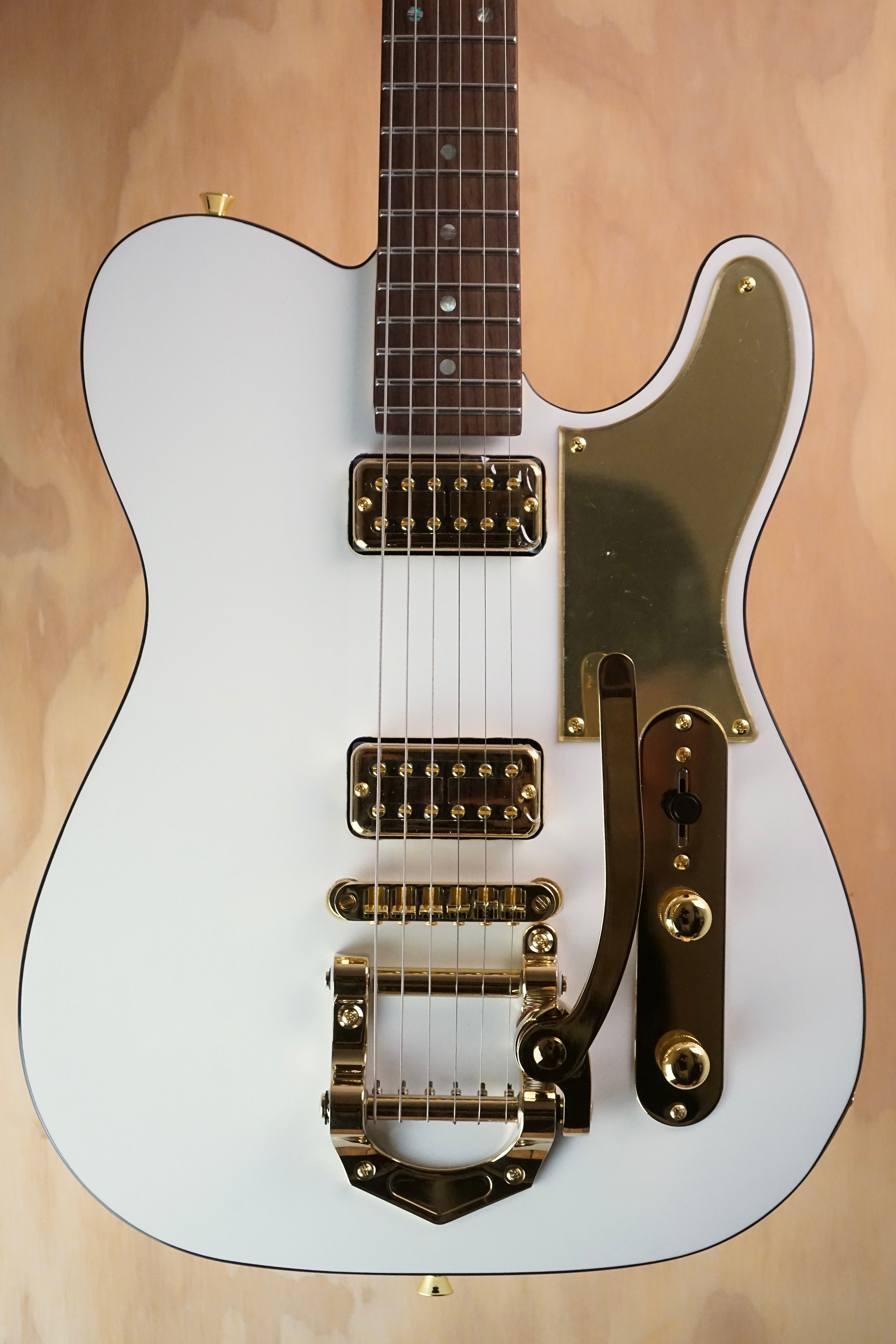 SQOE SETL1000 T-Style Electric Guitar In White With Tremolo - Fair Deal Music