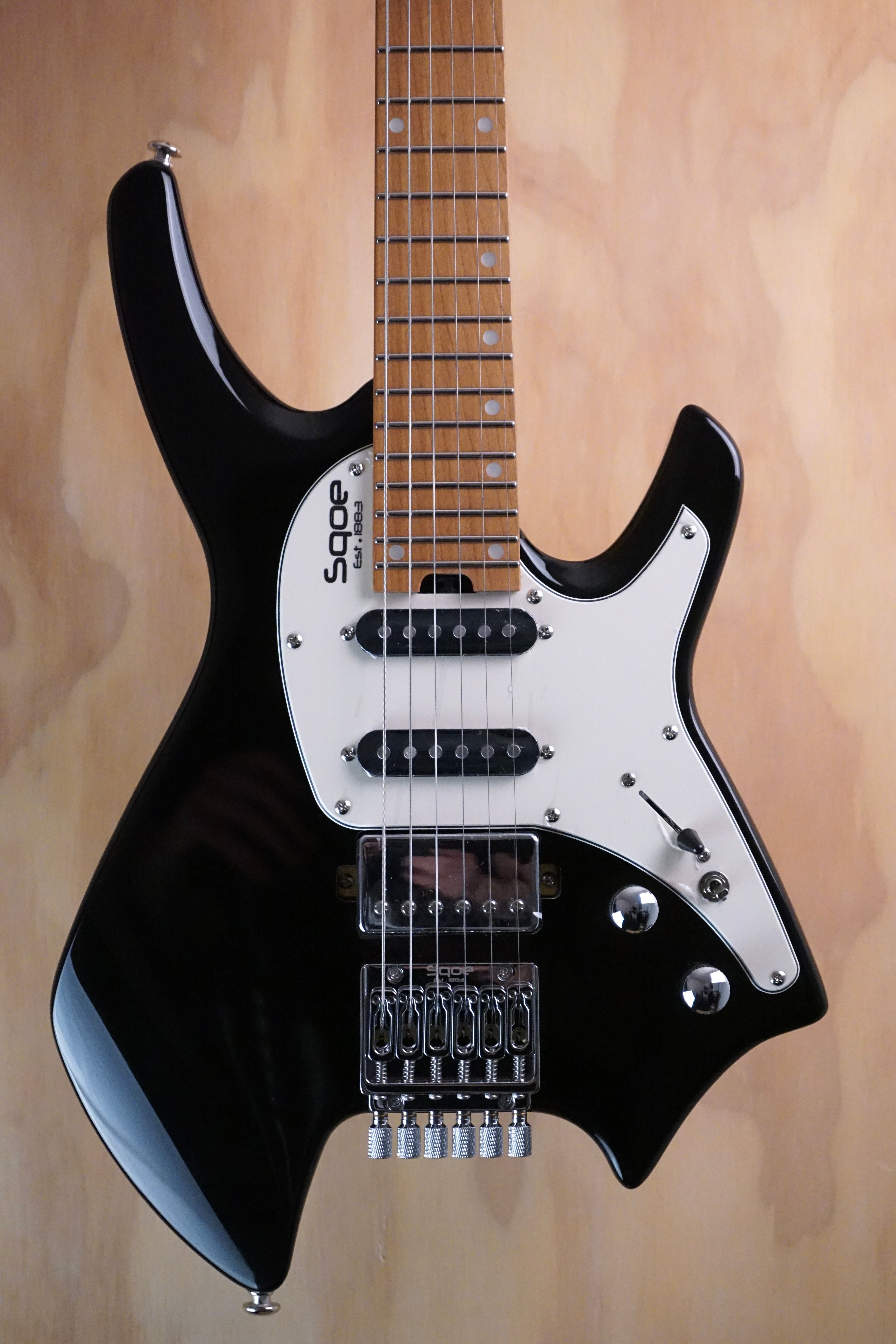 SQOE SEWT700 Headless Electric Guitar in Black - Fair Deal Music