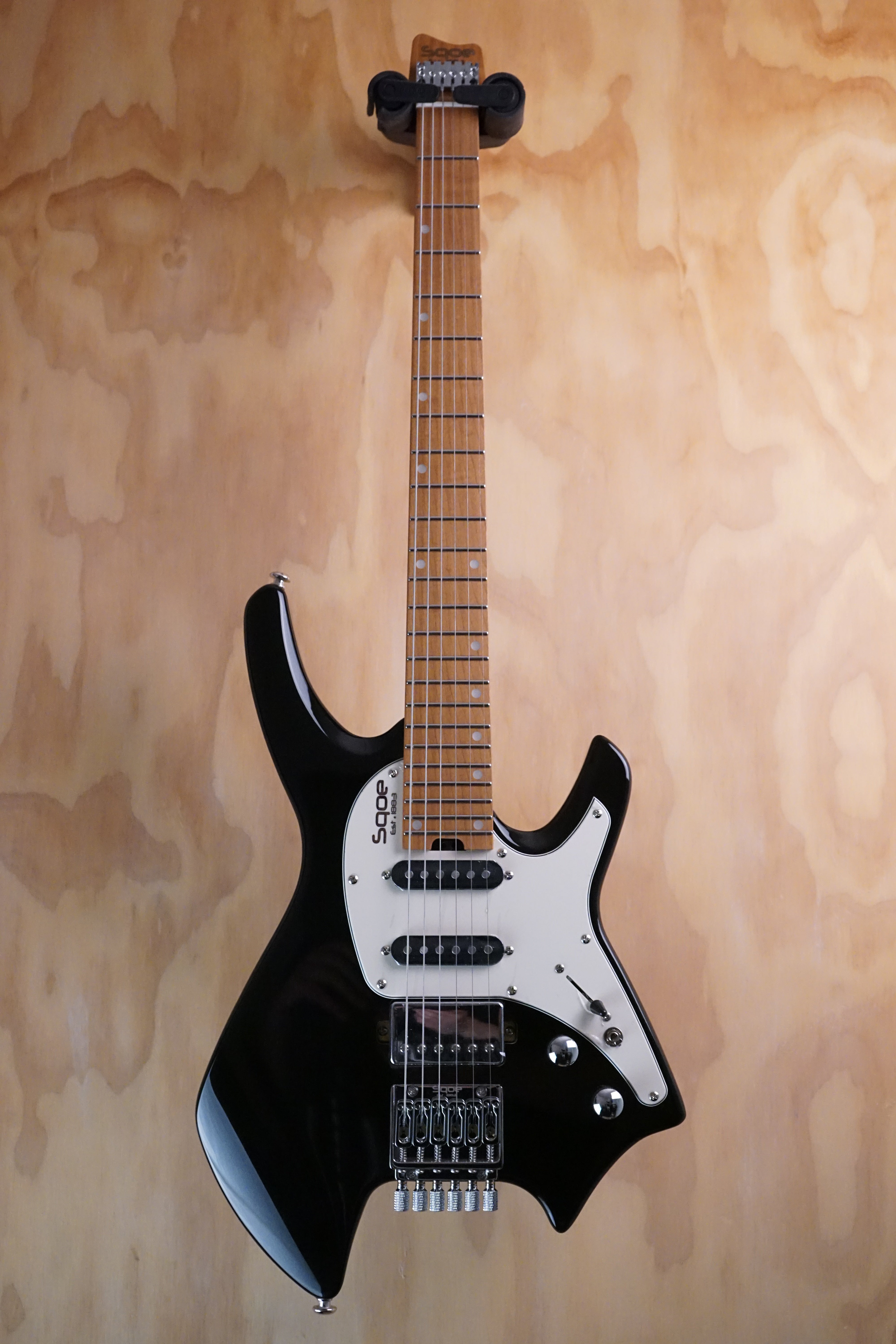 SQOE SEWT700 Headless Electric Guitar in Black - Fair Deal Music