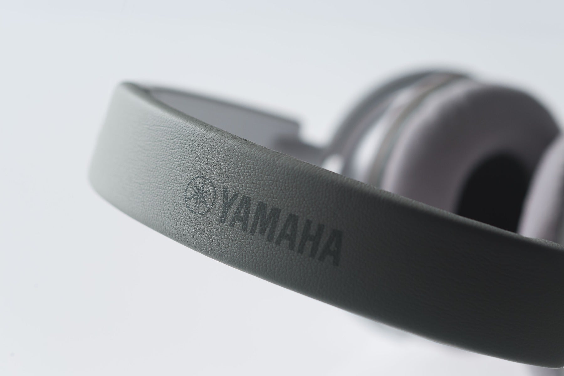 Yamaha HPH-150B Headphones - Black - Fair Deal Music