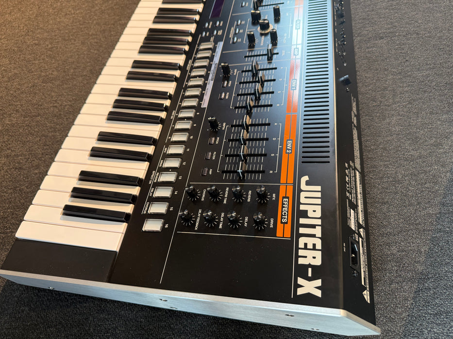Roland JUNO-X Programmable Polyphonic Synthesizer - Fair Deal Music Roland JUNO-X Programmable Polyphonic Synthesizer - Fair Deal Music