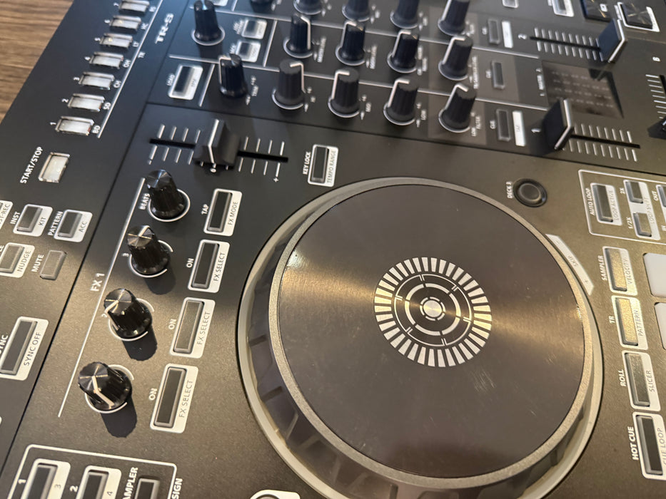 Roland DJ-505 DJ Controller (Used)