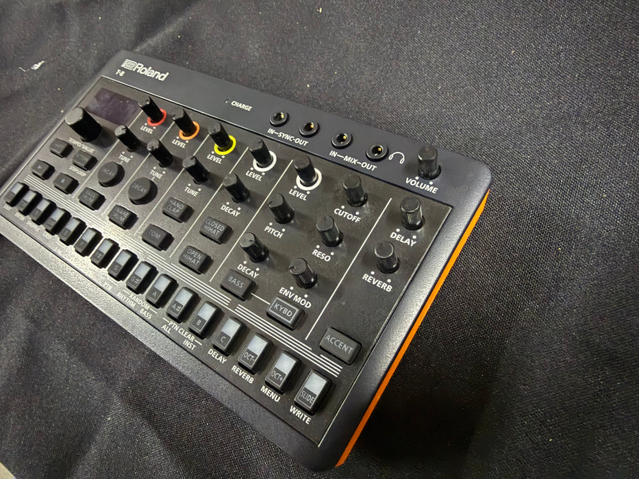 Roland Aira Compact T-8 Beat Machine, Nearly New