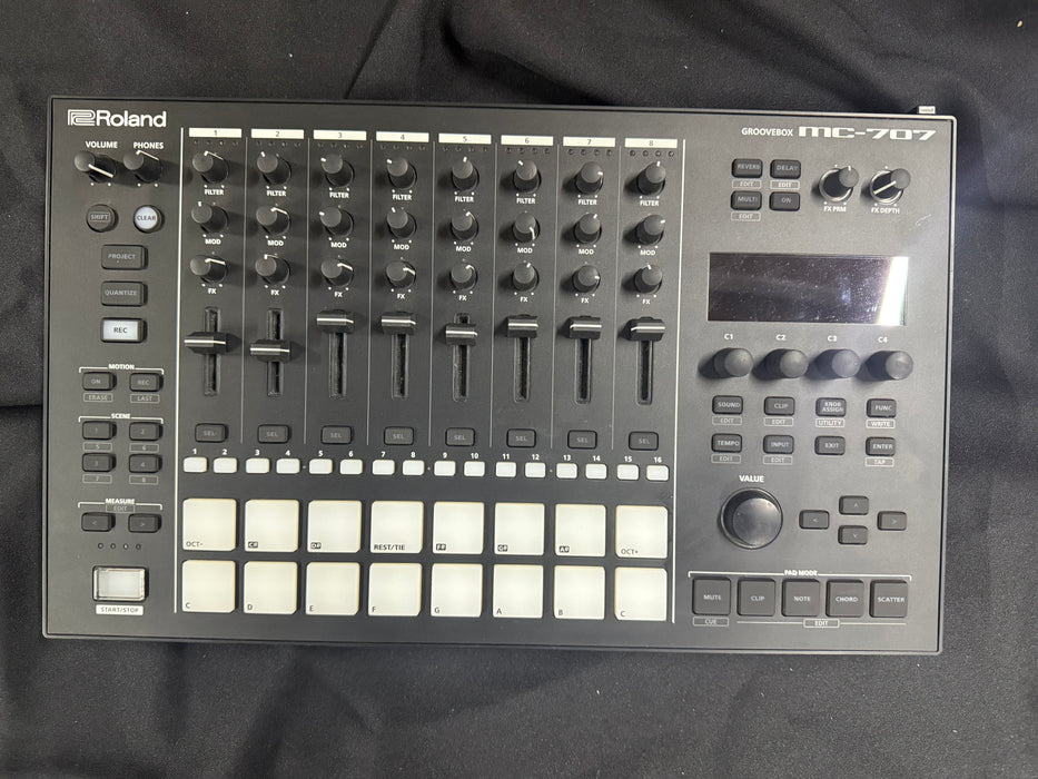 Roland MC-707 Groovebox Drum Machine, Sampler and Sequencer (Used) Z6K2699