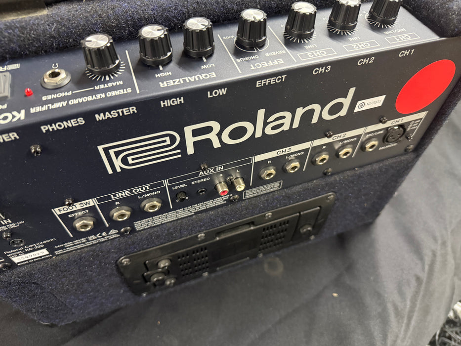Roland KC-220 Stereo Keyboard Combo Amplifier - Battery or Mains (USED)