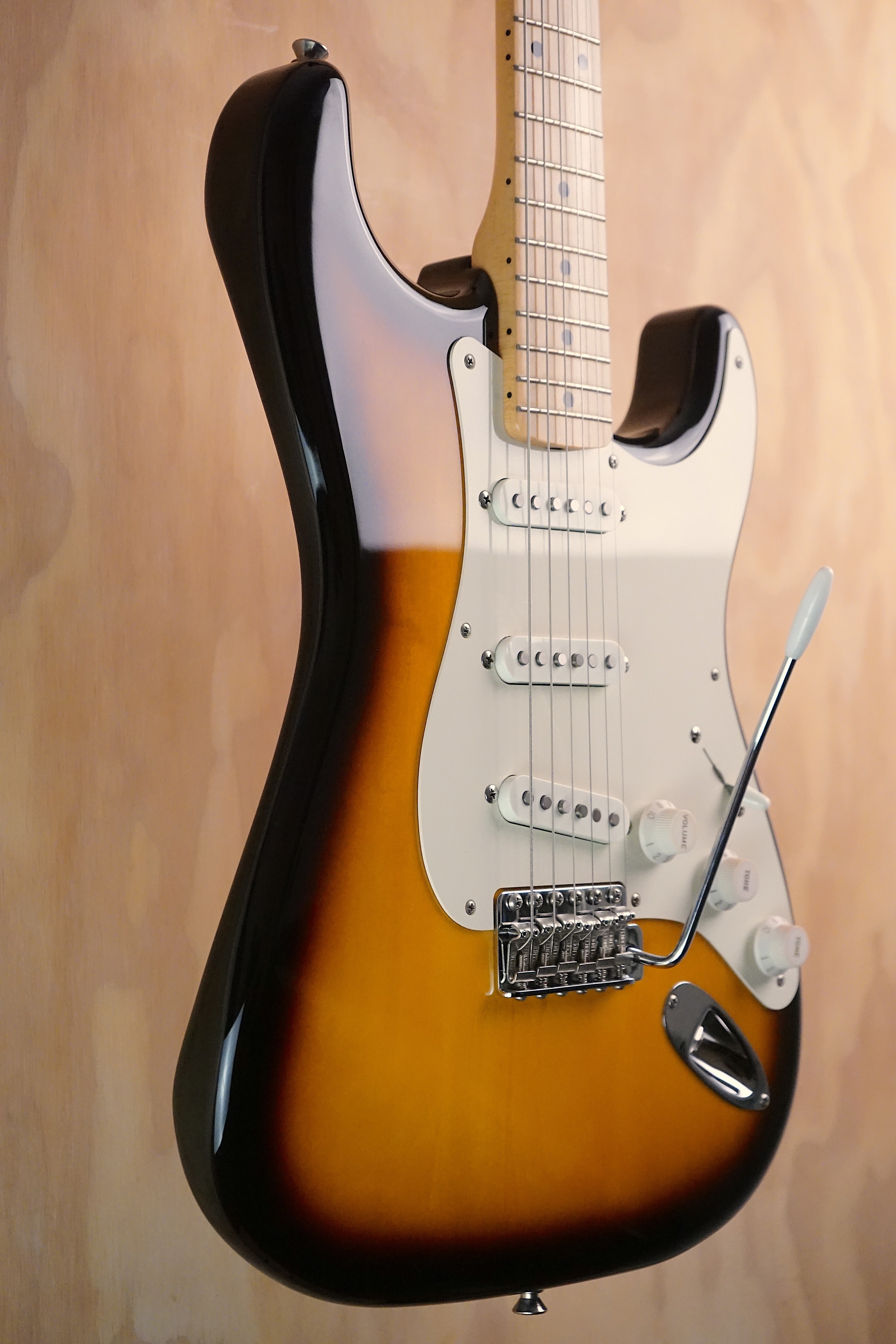 Fender Made in Japan Traditional 50s Stratocaster 2-Color Sunburst, (Used, Comm)