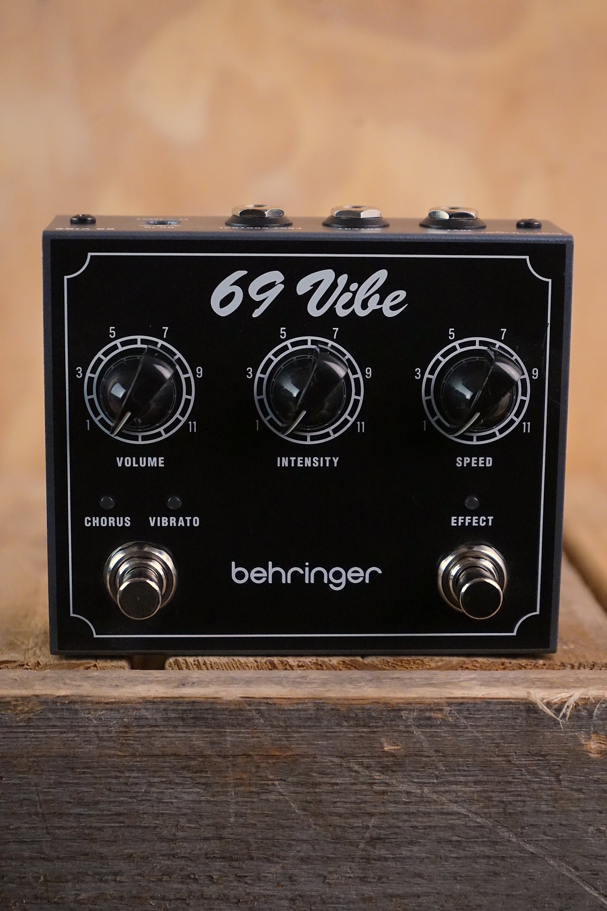Behringer 69 VIBE Pedal – Used